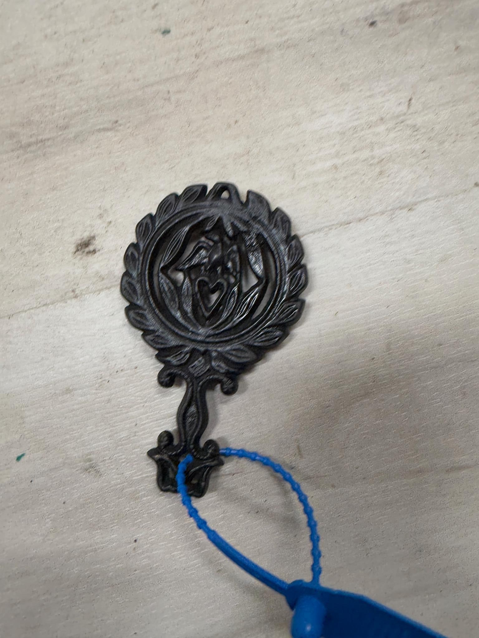 Small Griswold Cast Iron Trivet: Load-out Pick up for all online purchases for Antiques & collectibles is Monday, Tuesday, Wednesday, February 17th, 18th, 19th At our warehouse location. We do offer shipping on all items shippabl