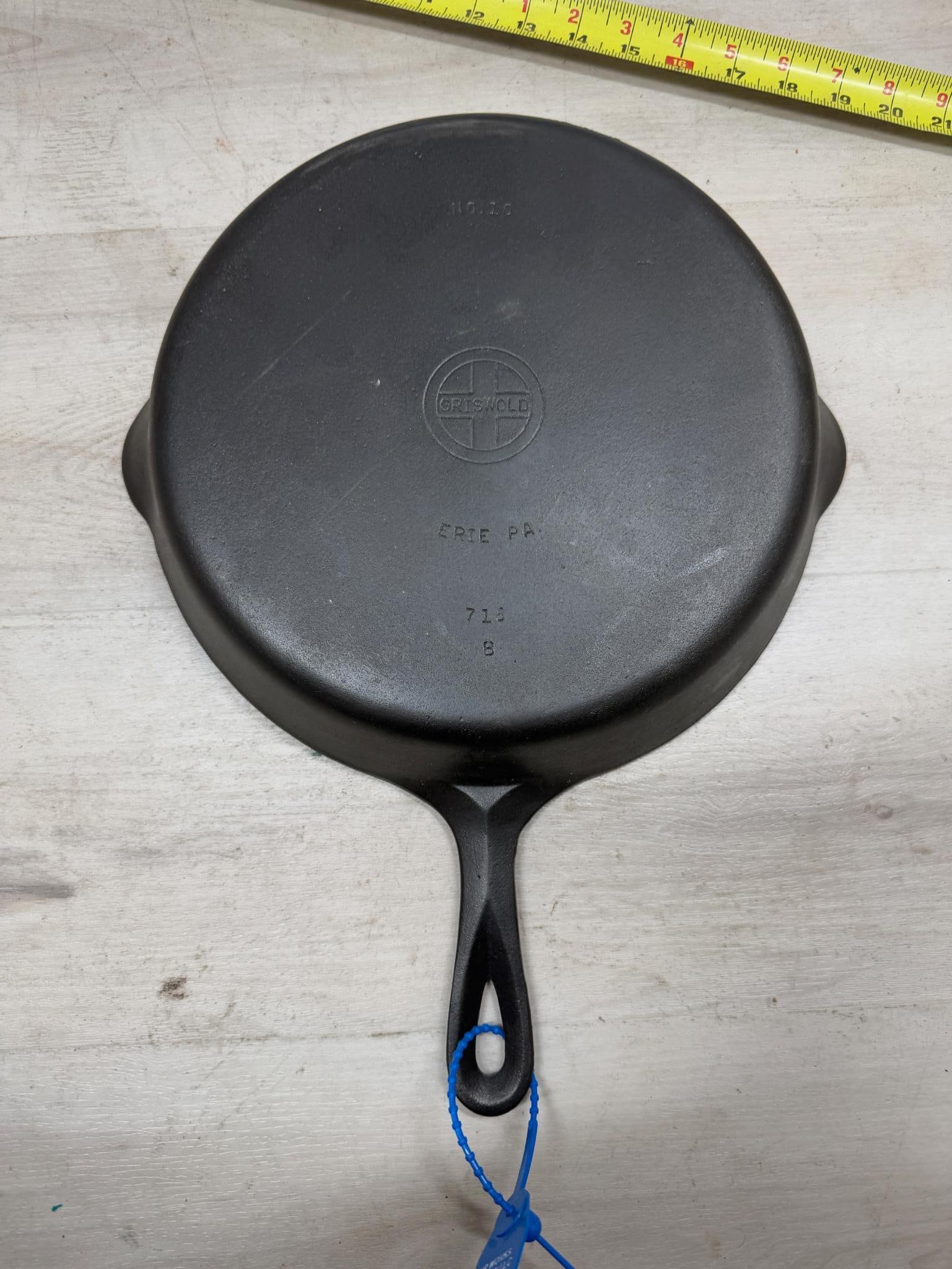Griswold No. 10 Small Block Logo cast iron skillet (1 of 5)