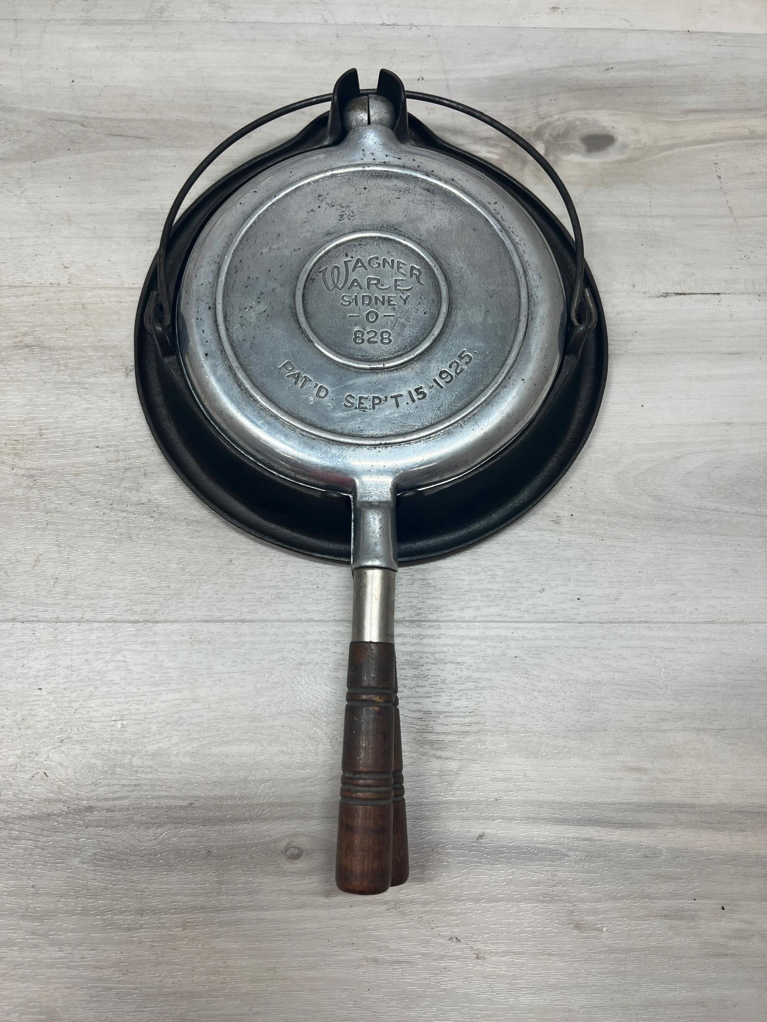 Aluminum Wagner Waffle Iron (1 of 4)