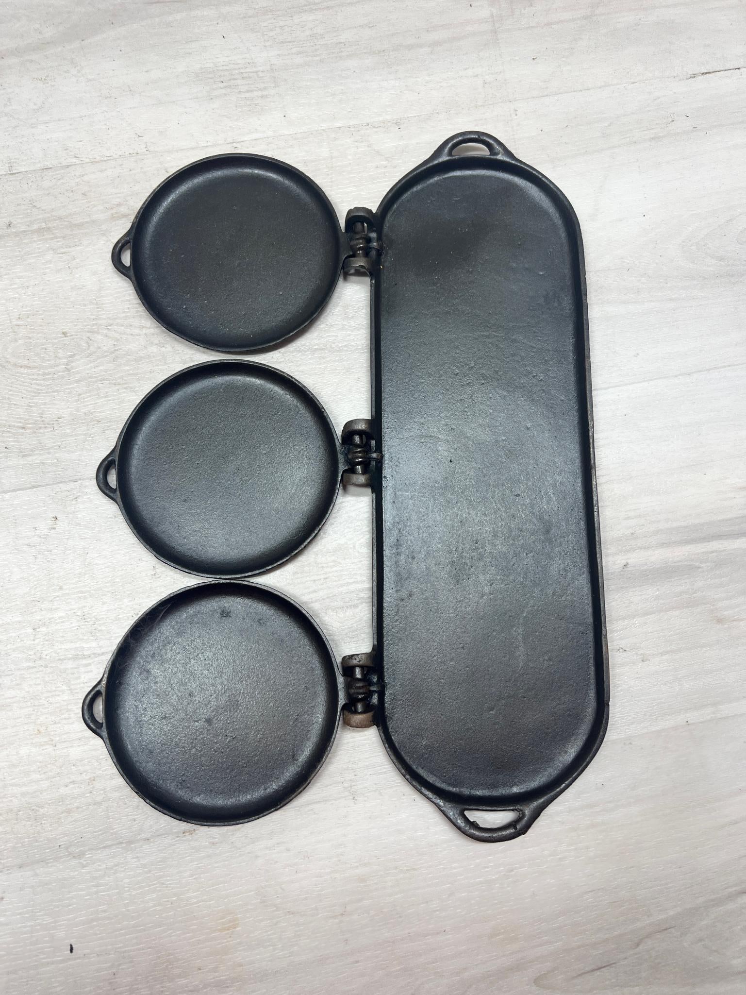 New York S MFG CO 3 Section Cast Iron Flip Griddle Patented Jan. 25 1881 (1 of 3)