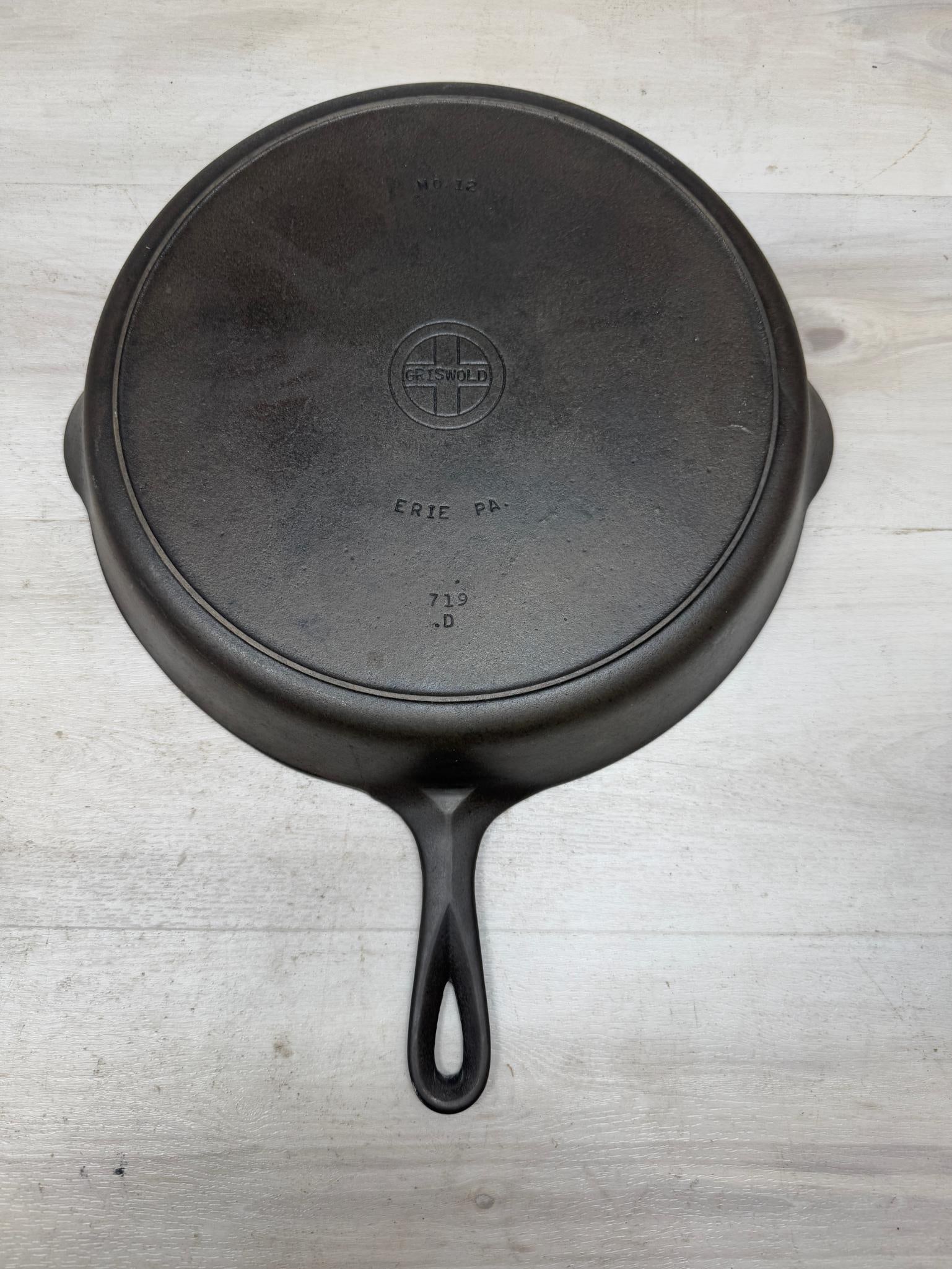 Griswold No. 12 Cast Iron Skillet w/ Small Block logo and heat ring: Load-out Pick up for all online purchases for Antiques & collectibles is Monday, Tuesday, Wednesday, February 17th, 18th, 19th At our warehouse location. We do offer shipping on all items shippabl