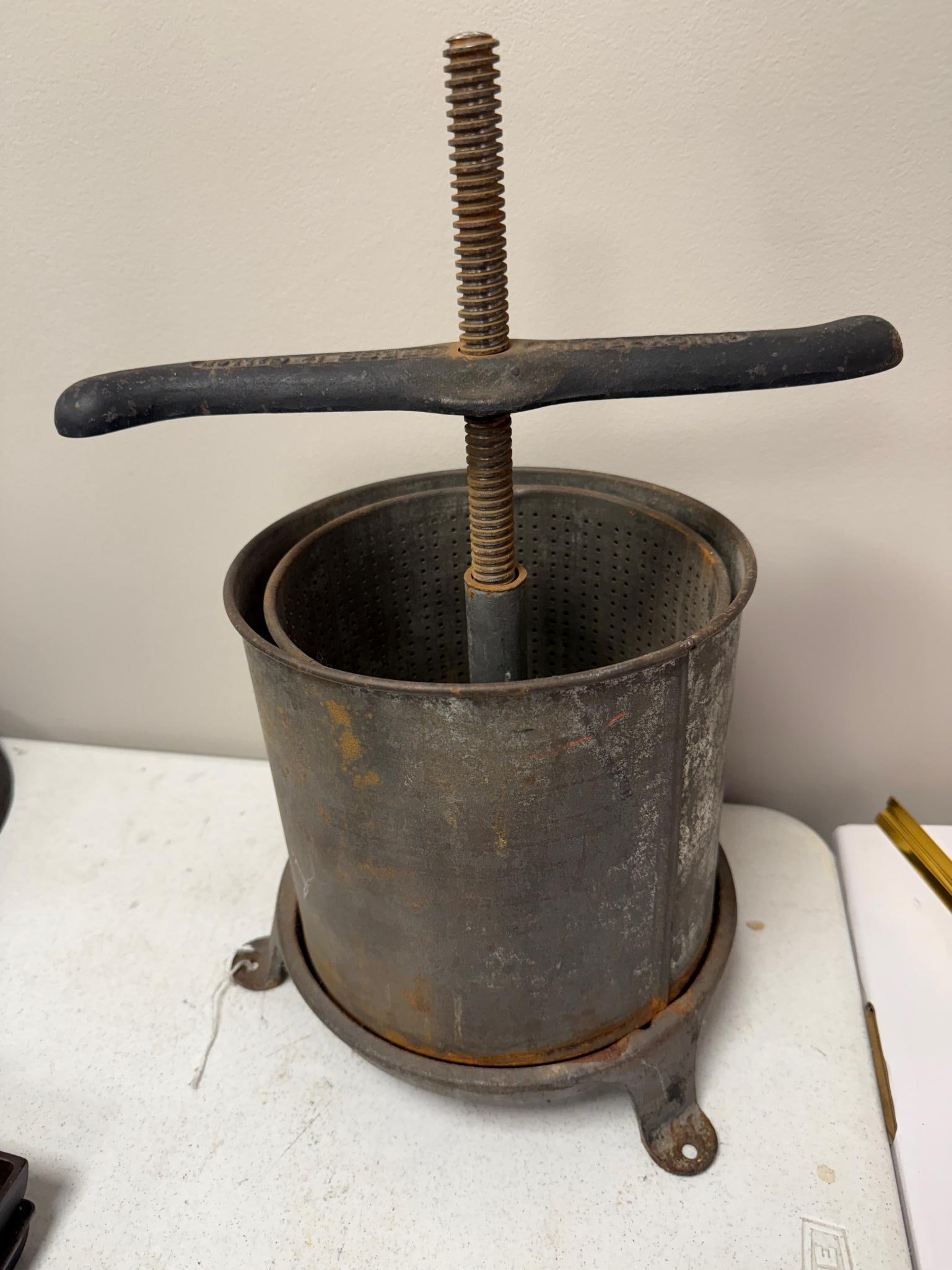 Juicy Fruit 1 1/2 Gallon Fruit Press: Load-out Pick up for all online purchases for Antiques & collectibles is Monday, Tuesday, Wednesday, February 17th, 18th, 19th At our warehouse location. We do offer shipping on all items shippabl