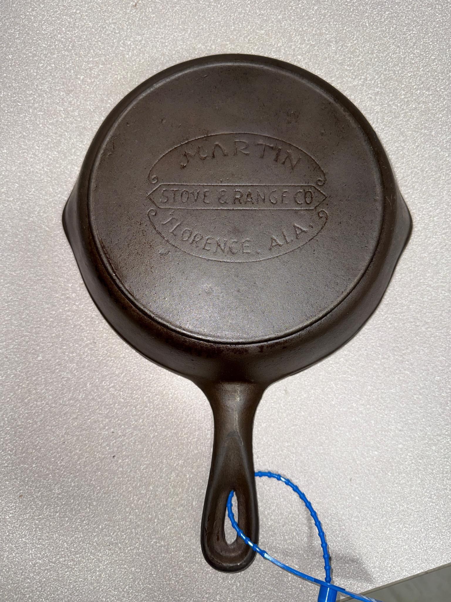 Martin Stove and Range Co. no. 5 Cast Iron Skillet w/ heat ring, Hamburger logo (1 of 3)