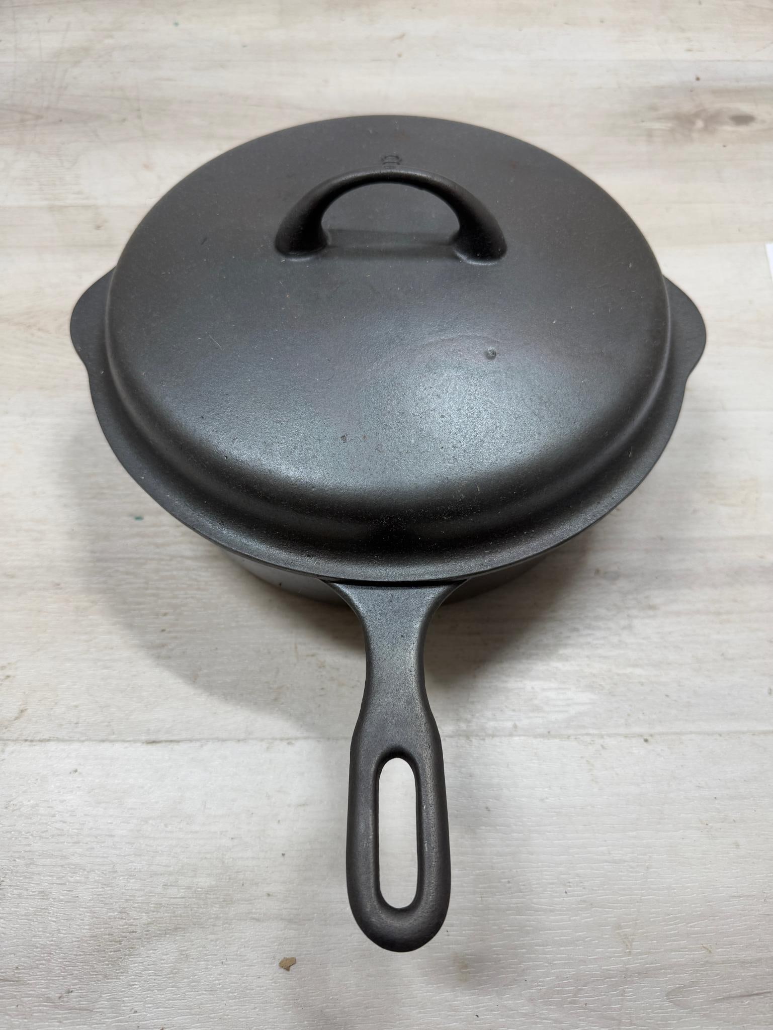 Griswold No 8 Cast Iron Chicken Fryer w/ matching lid (1 of 5)