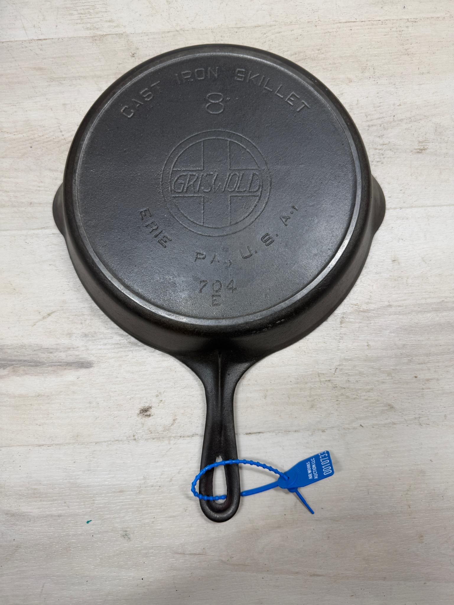 Griswold No. 8 Slant Logo Cast Iron Skillet w/ heat ring (1 of 3)