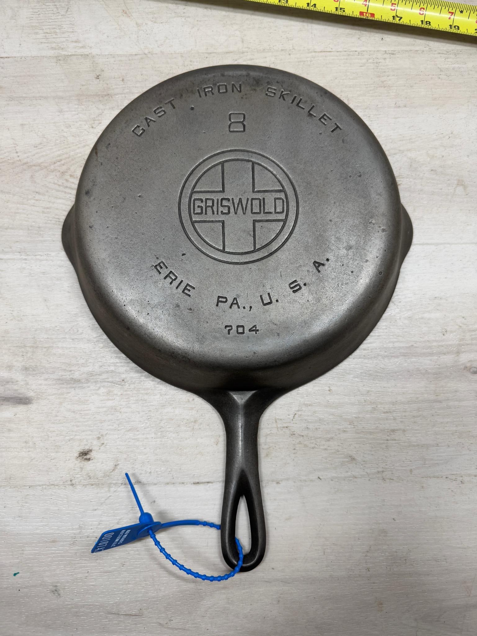 Griswold no. 8 Cast Iron Large Block Skillet (1 of 4)