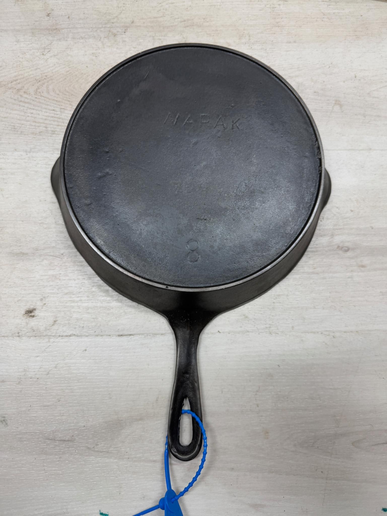 Wapak No. 8 Cast Iron Skillet w/ heat ring (1 of 5)