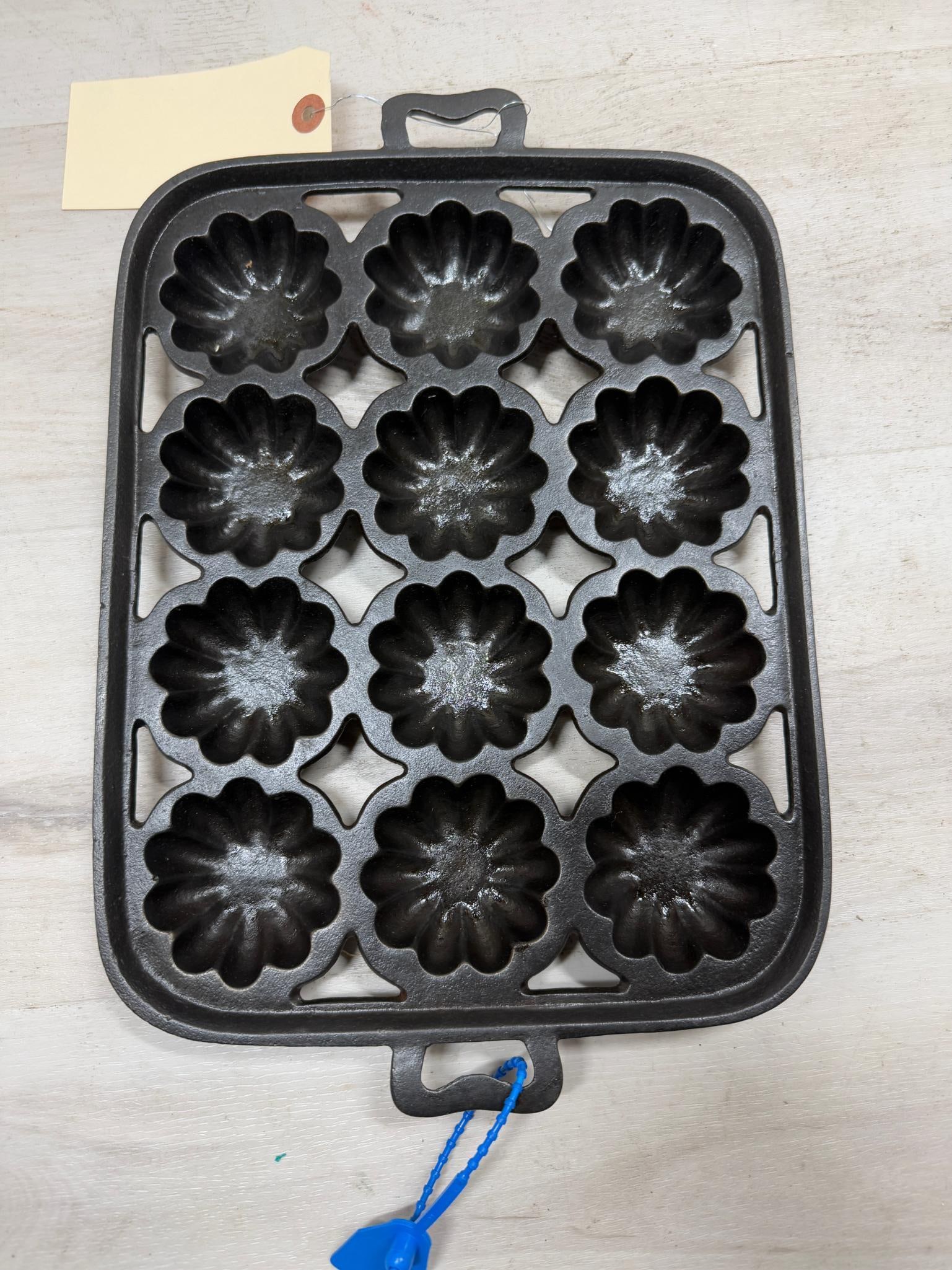 Wagner T Style Turk Head Pan 12 cup: Load-out Pick up for all online purchases for Antiques & collectibles is Monday, Tuesday, Wednesday, February 17th, 18th, 19th At our warehouse location. We do offer shipping on all items shippabl