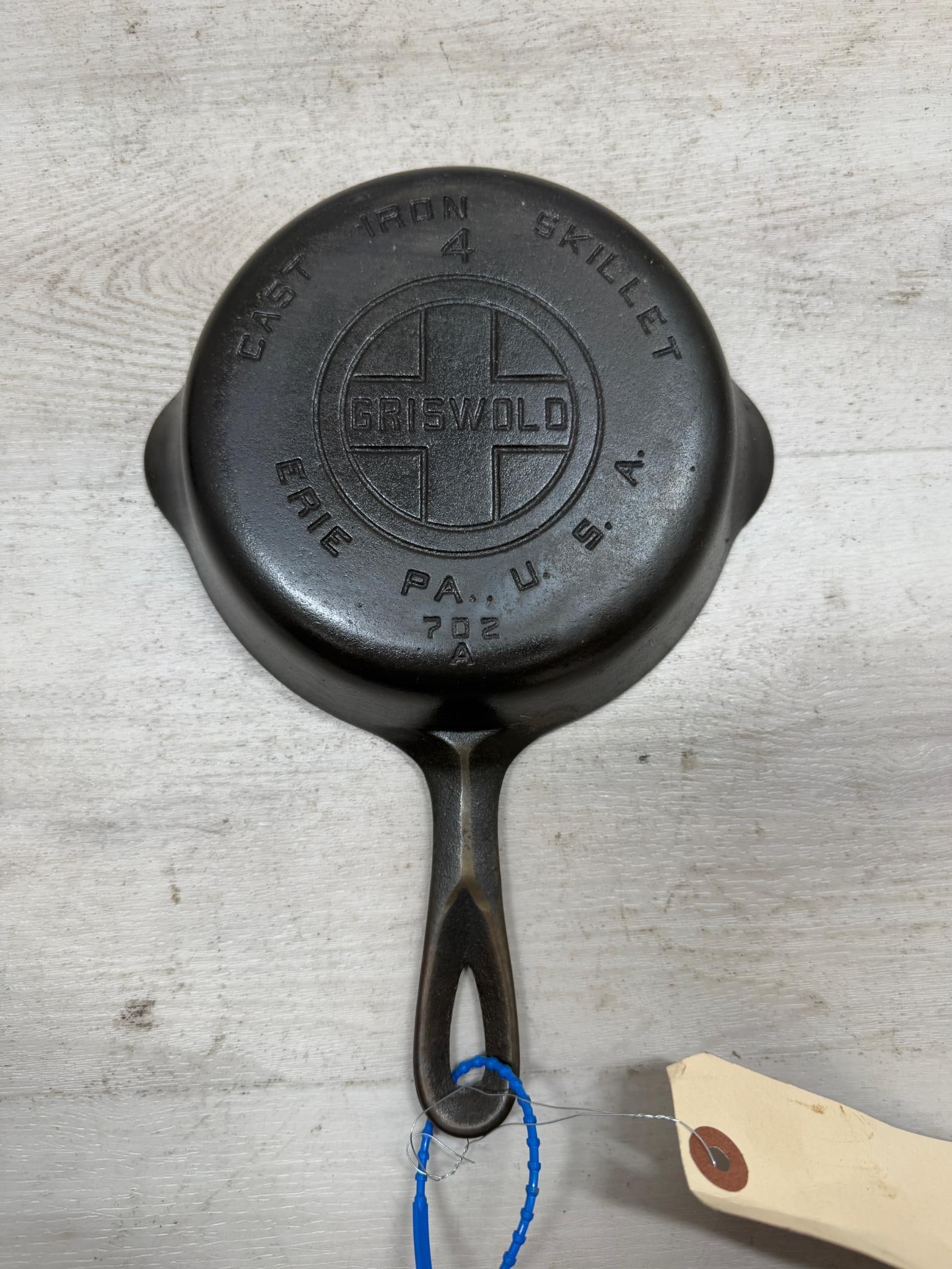 #4 Large Block Logo Smooth bottom Griswold Cast Iron skillet (1 of 3)