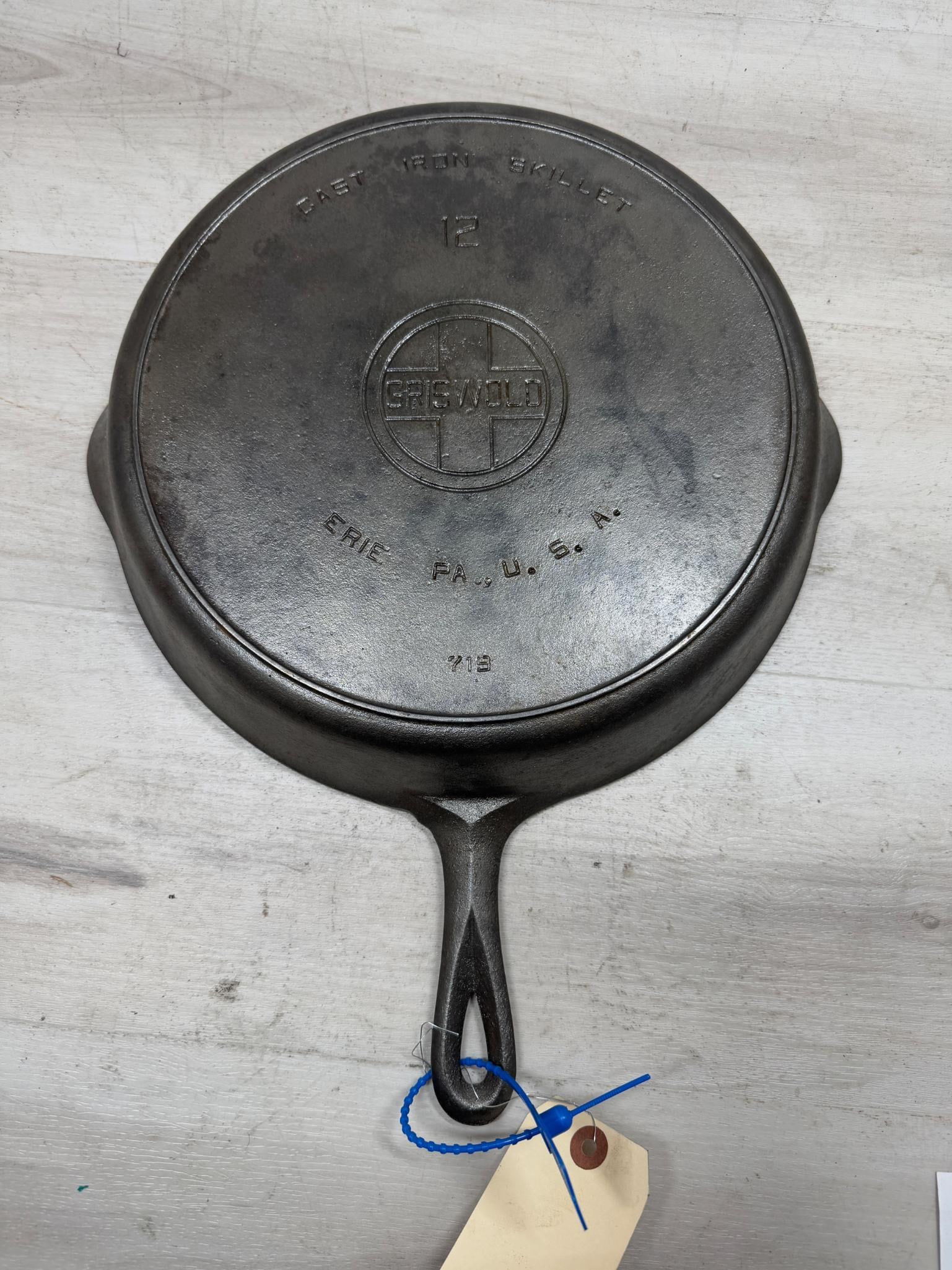 #12-719 Griswold large block Erie PA USA Cast Iron Skillet (1 of 4)