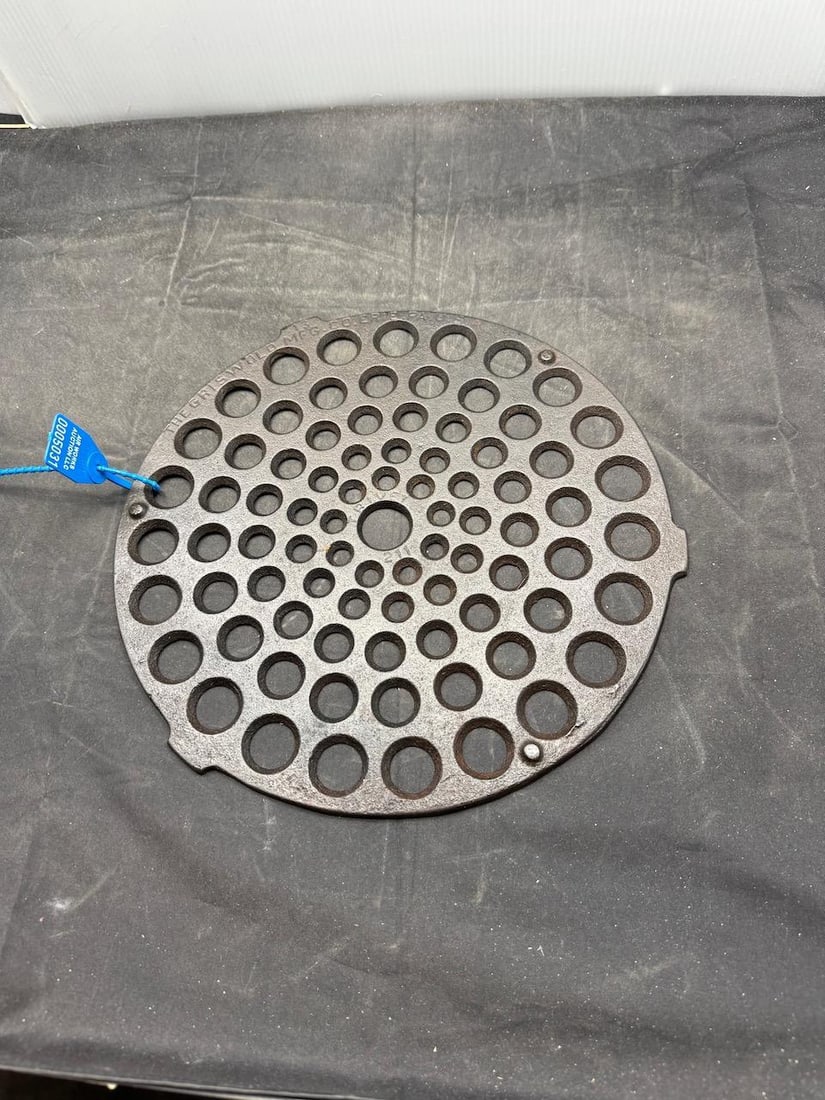 Griswold #13 Dutch oven trivet rare piece: Load-out Pick up for all online purchases for Antiques & collectibles is Monday, Tuesday, Wednesday, February 17th, 18th, 19th At our warehouse location. We do offer shipping on all items shippabl