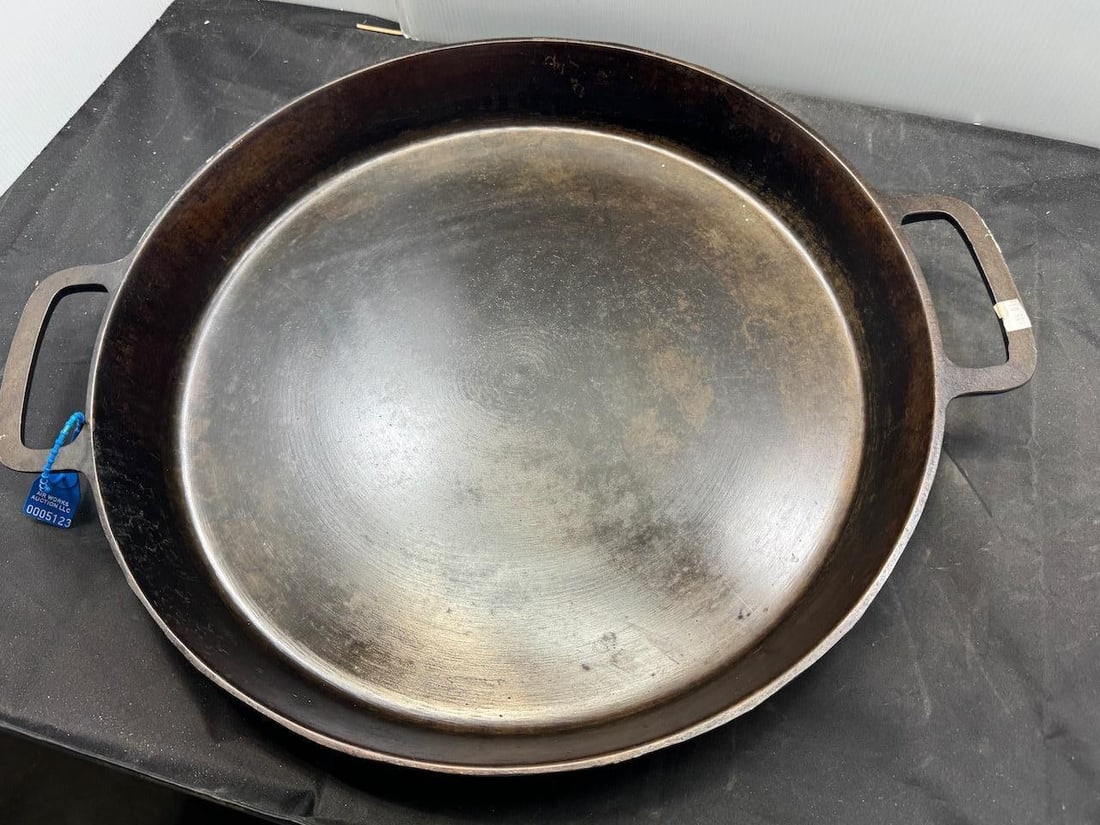 Griswold #20 with heat ring unmarked: Load-out Pick up for all online purchases for Antiques & collectibles is Monday, Tuesday, Wednesday, February 17th, 18th, 19th At our warehouse location. We do offer shipping on all items shippabl