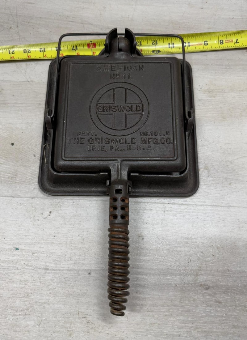 American No. 11 Cast Iron Waffle Maker (1 of 4)
