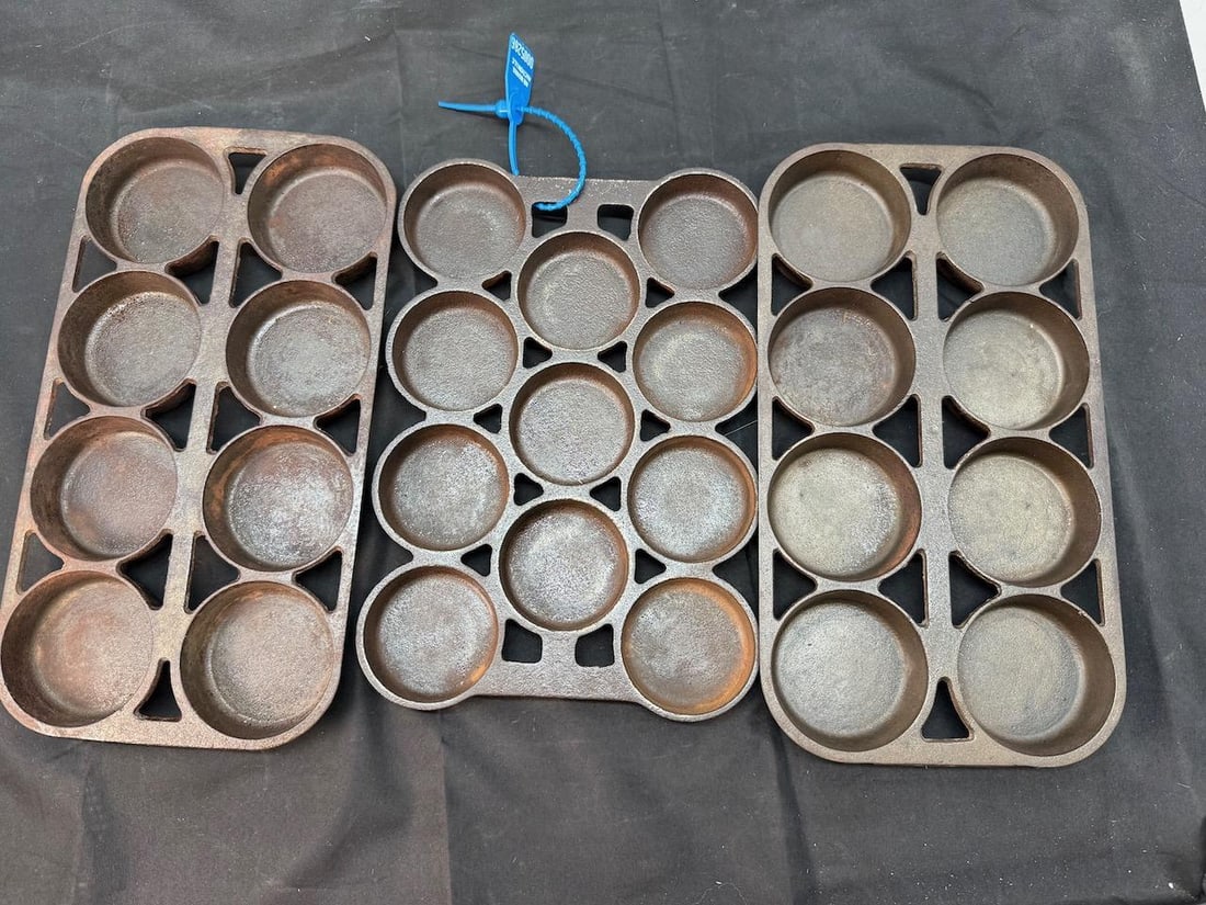 Lot of 3 Griswold Bundt Molds (1 of 3)