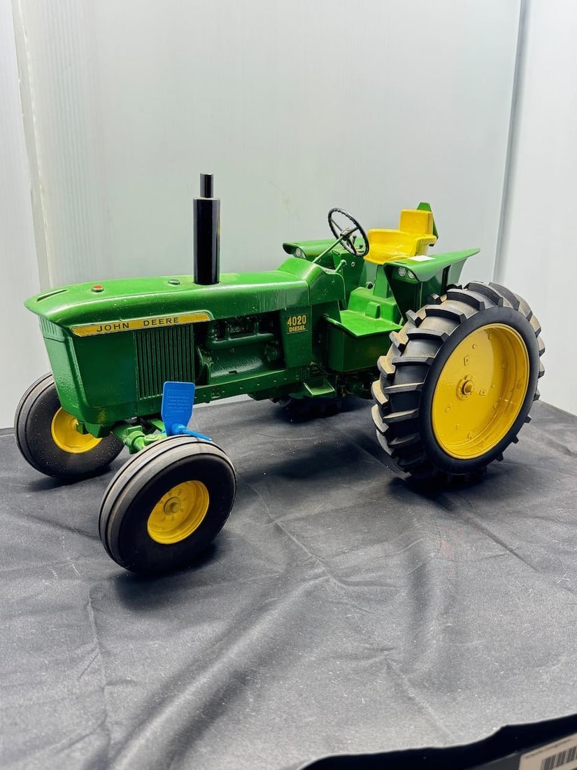 1/8 Scale John Deere 4020 NWB hard to find: Load-out Pick up for all online purchases for Antiques & collectibles is Monday, Tuesday, Wednesday, February 17th, 18th, 19th At our warehouse location. We do offer shipping on all items shippabl