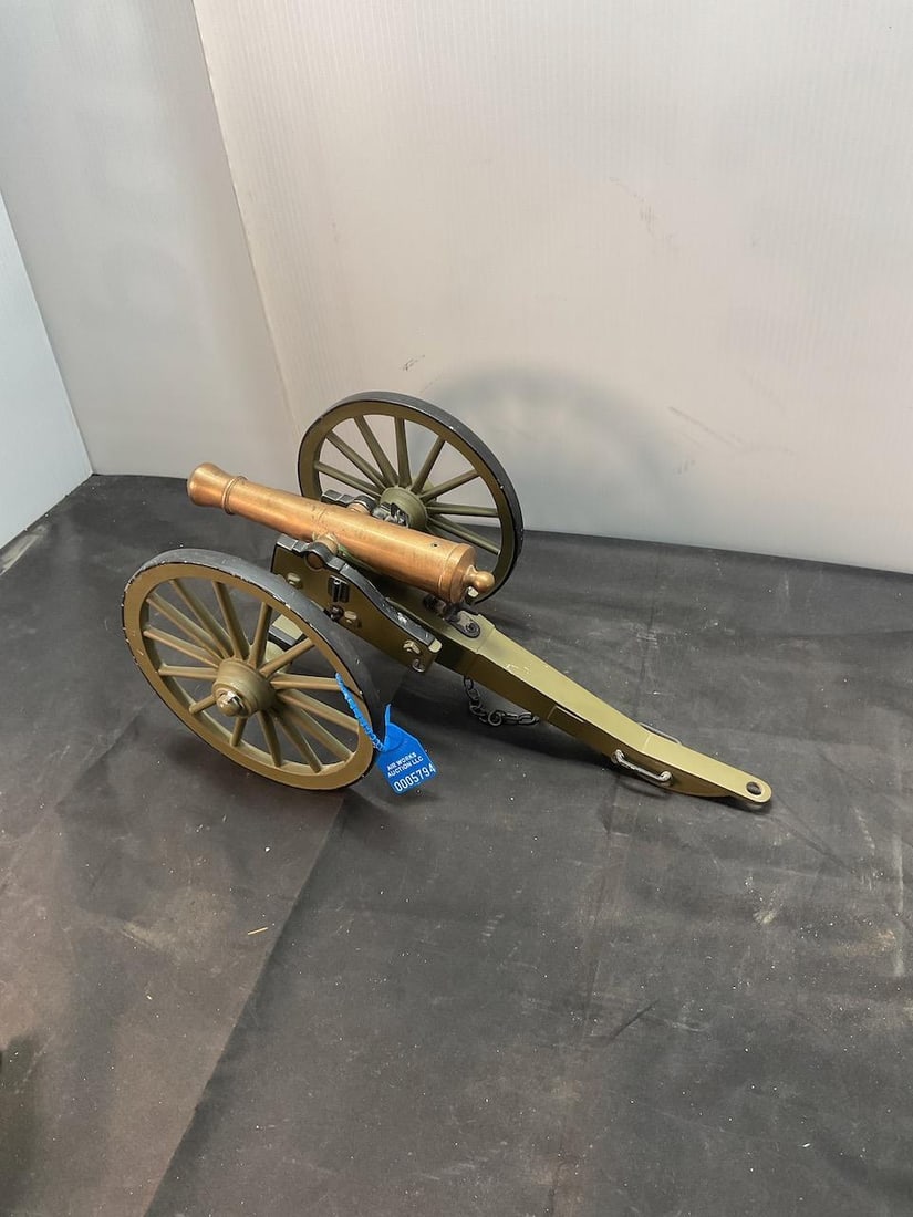 Miniature Brass Military Cannon on cart (1 of 3)