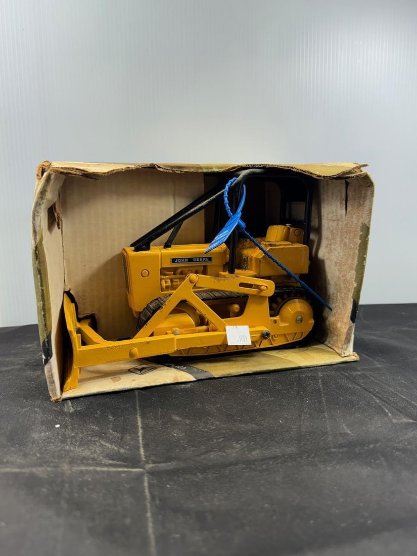 1/16 John Deere Crawler Dozer NIB Rough: Load-out Pick up for all online purchases for Antiques & collectibles is Monday, Tuesday, Wednesday, February 17th, 18th, 19th At our warehouse location. We do offer shipping on all items shippabl