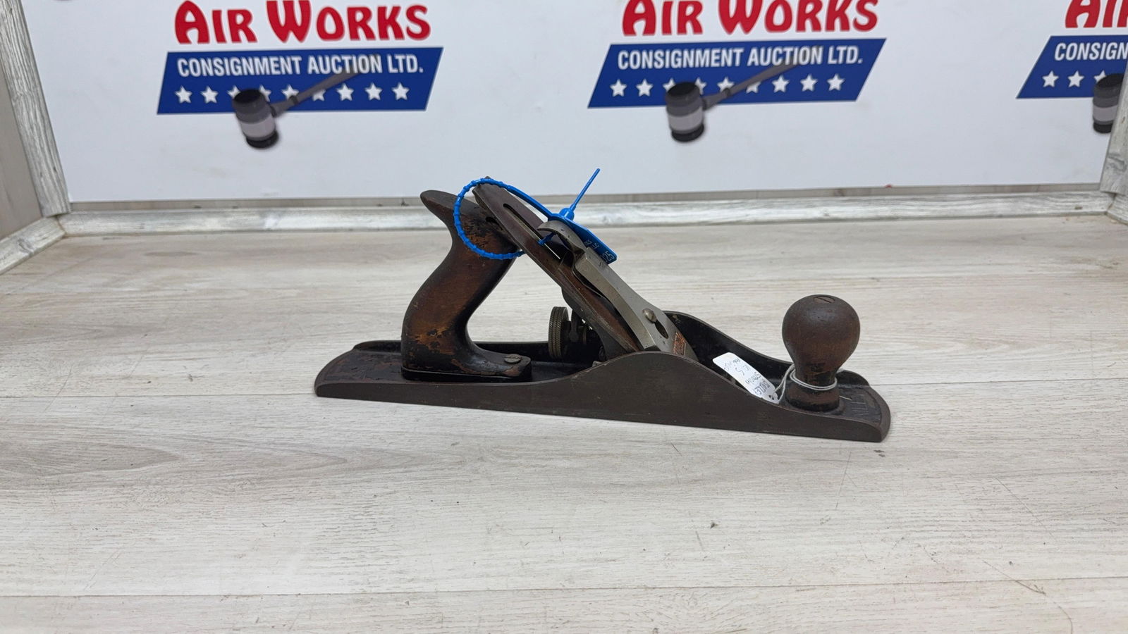 BAILEY AND STANLEY NO. 5 PLANE FLUTED BOTTOM: Load-out Pick up for all online purchases for Antiques & collectibles is Monday, Tuesday, Wednesday, February 23rd, 24th, 25th At our shipper's location. We do offer shipping on all items