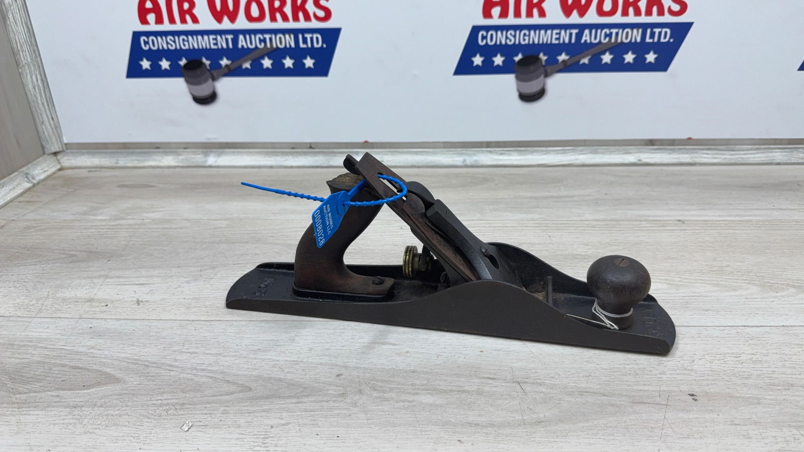 BAILEY NO. 5 SMOOTH BOTTOM PLANE: Load-out Pick up for all online purchases for Antiques & collectibles is Monday, Tuesday, Wednesday, February 23rd, 24th, 25th At our shipper's location. We do offer shipping on all items