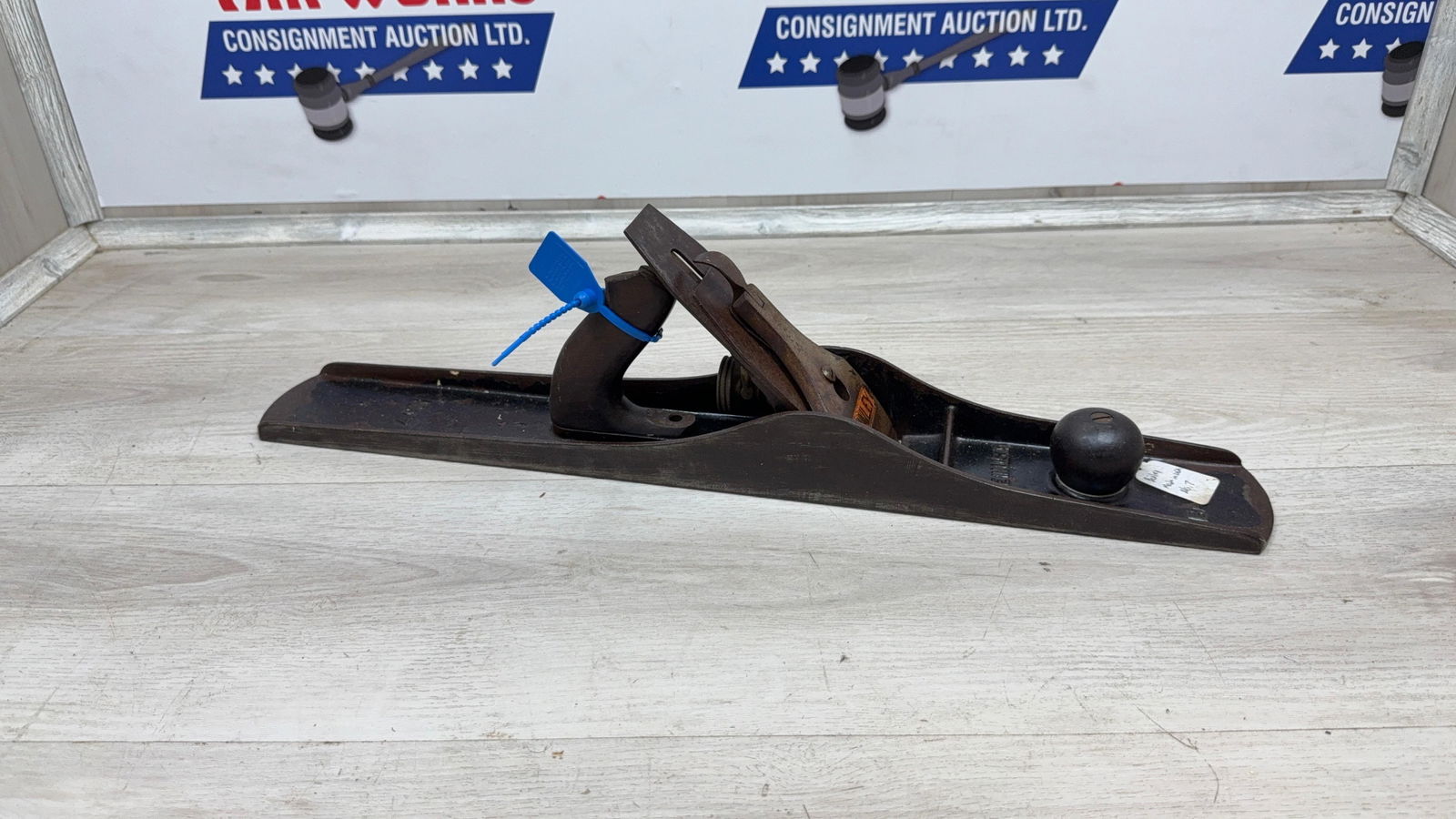 BAILEY STANLEY NO. 7 STEEL PLANE. FLUTED BOTTOM: Load-out Pick up for all online purchases for Antiques & collectibles is Monday, Tuesday, Wednesday, February 23rd, 24th, 25th At our shipper's location. We do offer shipping on all items