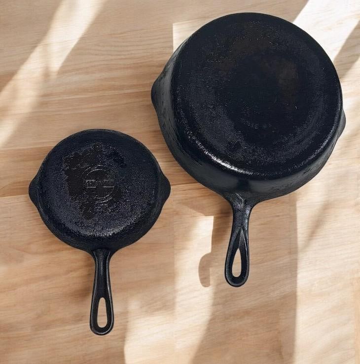 GRISWOLD NO. 3 AND 8 SMALL BLOCK LOGO CAST IRON SKILLETS, BOTH SIT FLAT, NEEDS RESTORED (1 of 8)