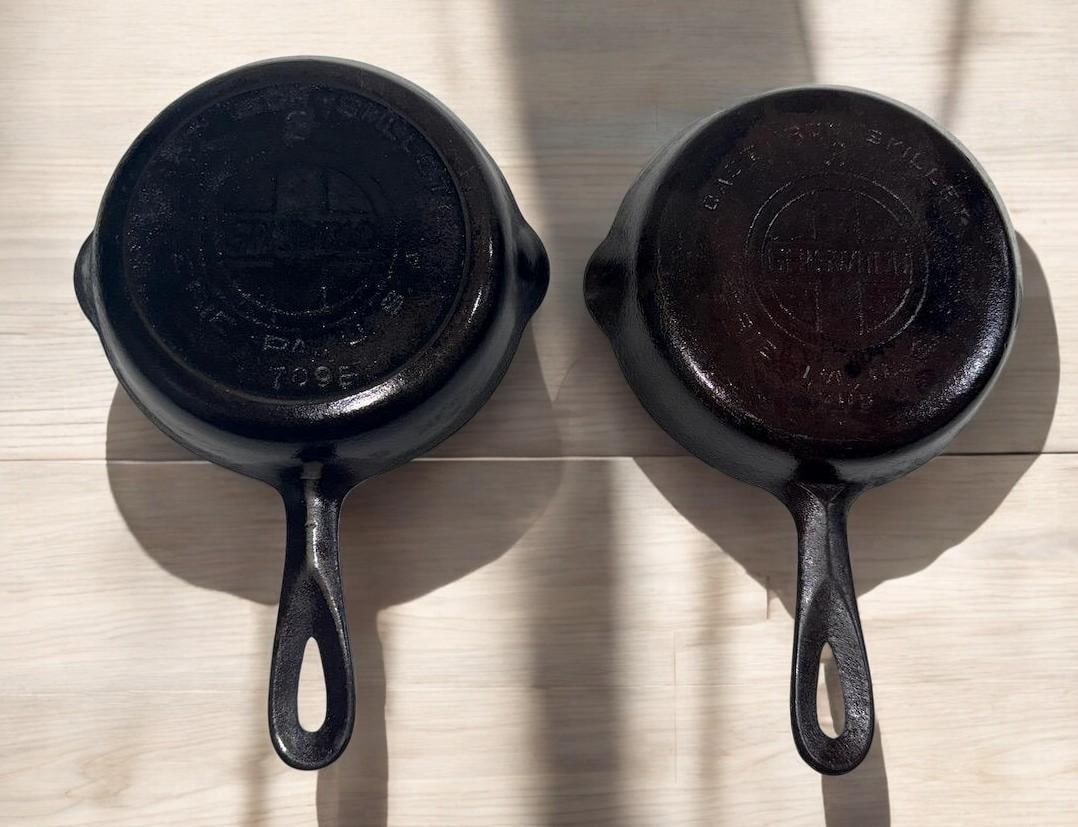 GRISWOLD NO 3 SLANT LOGO W/ HEAT RING AND LARGE BLOCK NO. 3, BOTH SIT FLAT (1 of 8)