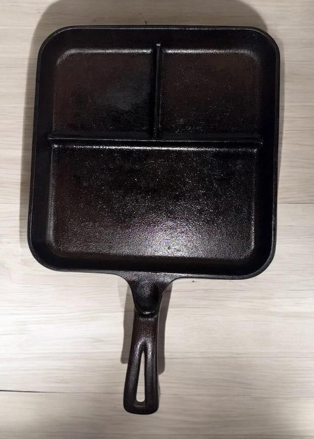 WAGNER WARE CAST IRON BREAKFAST SKILLET (1 of 6)