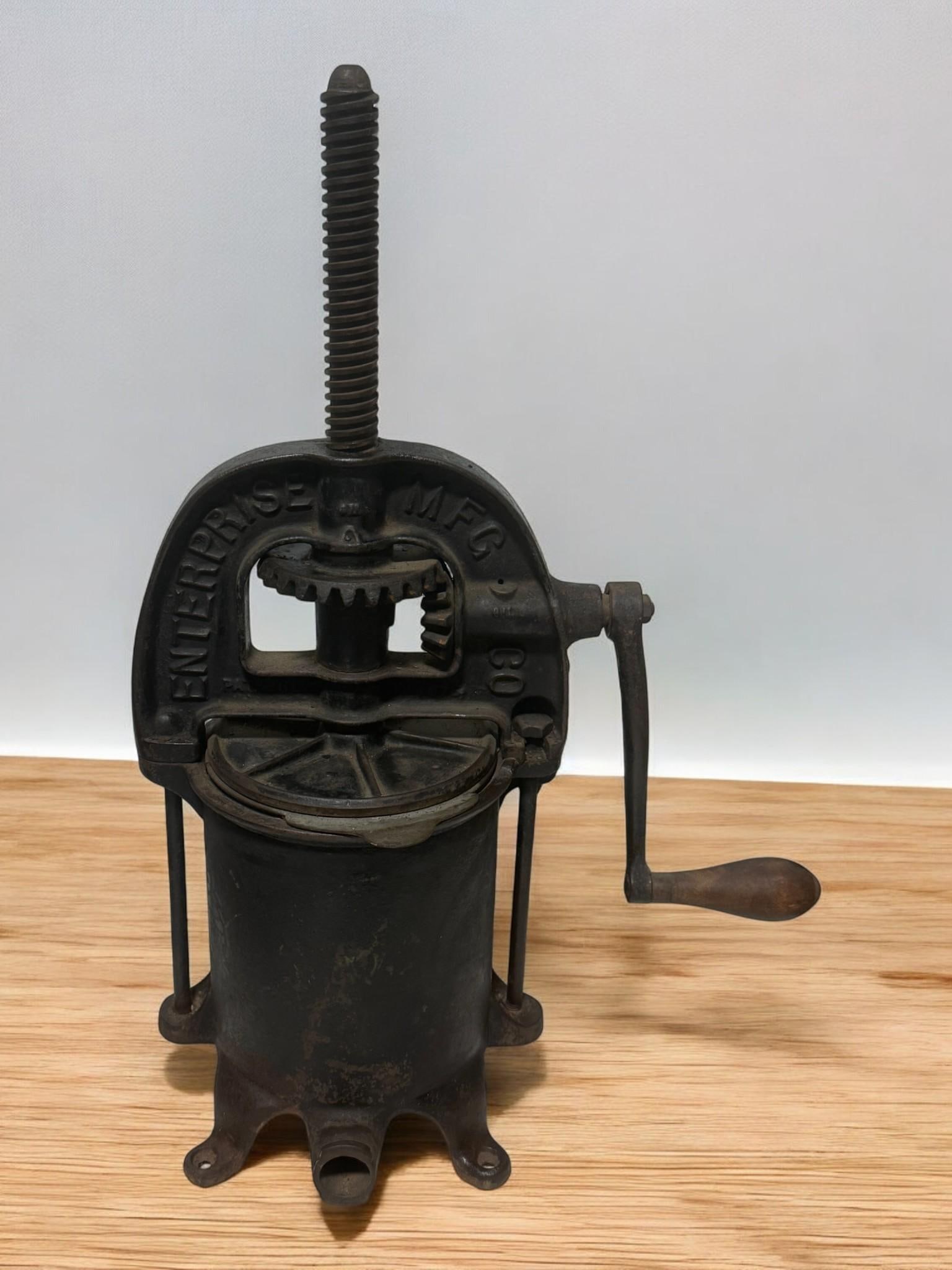 4 QUART ENTERPRISE MFG CO. SAUSAGE STUFFER/ LARD PRESS (1 of 12)