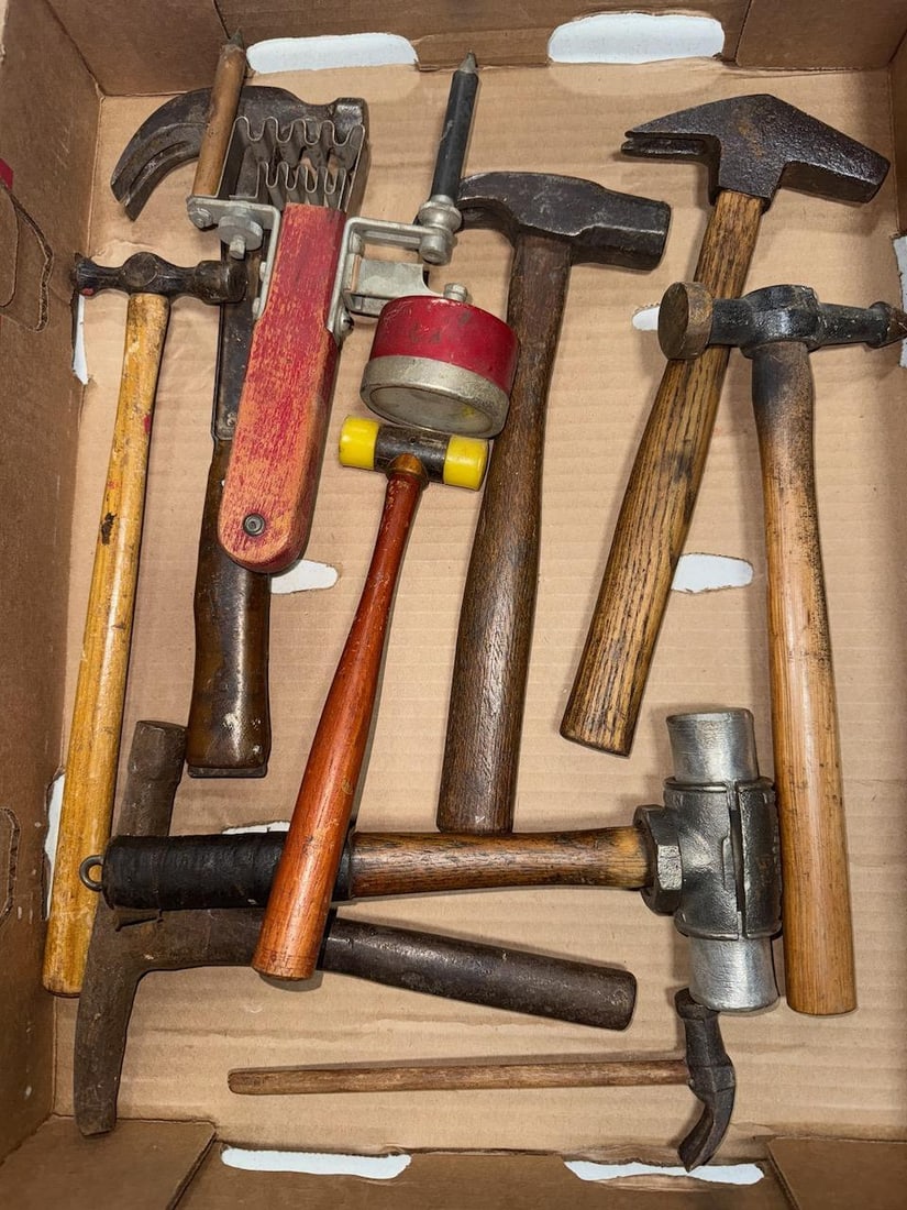 Hand Tools Set with Claw Hammer, Ball Peen Hammer, Rubber Mallet and Battery Tester (1 of 5)