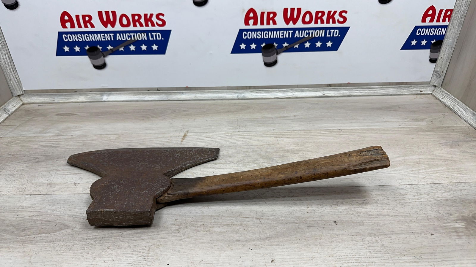 SHORT HANDLED HEWING BROAD AXE (1 of 7)