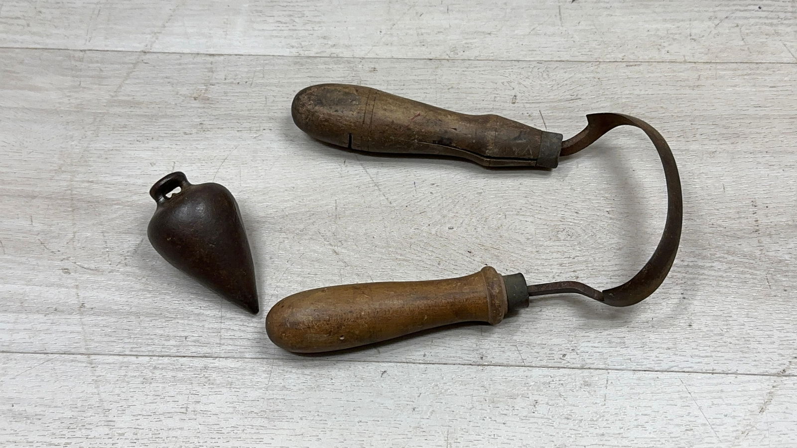 ASSORTED SMALL BLOCK PLANES AND PLUMB BOB - 18