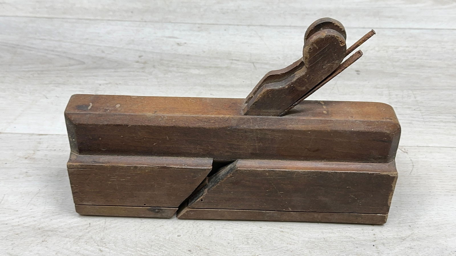 ASSORTED WOOD ROUTER PLANES - 12