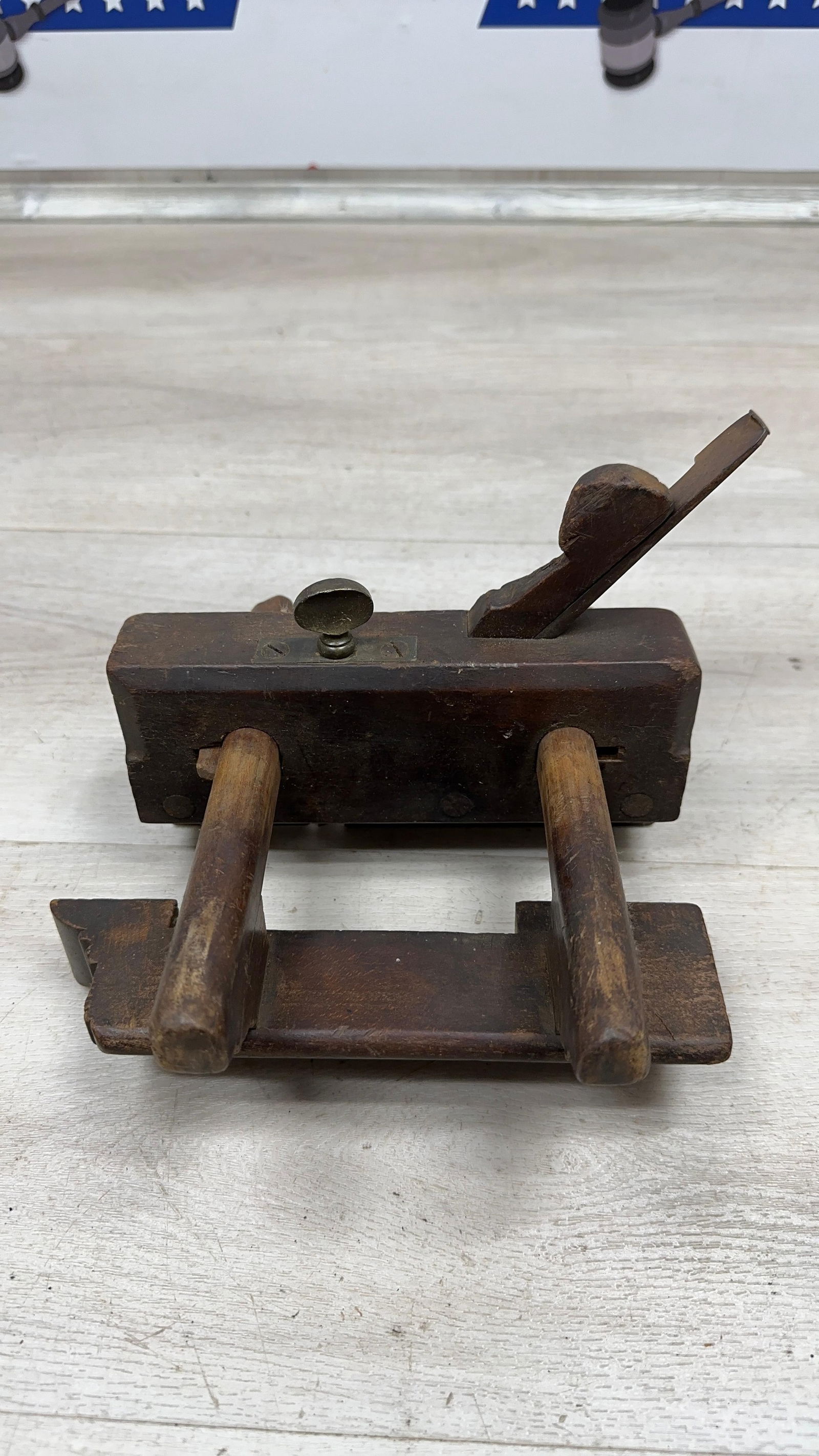 ASSORTED WOOD ROUTER PLANES - 18