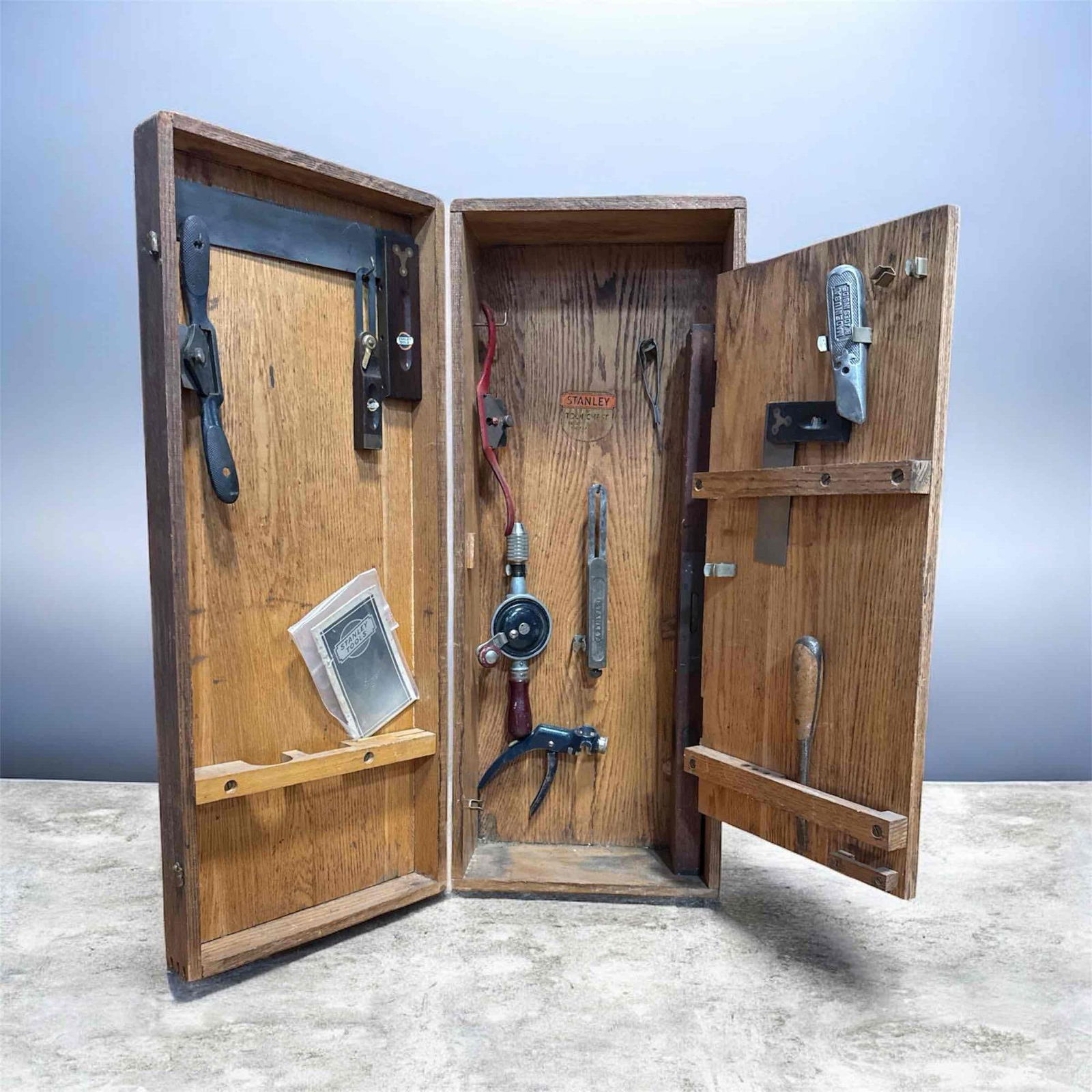 STANLEY DOVETAILED WORK BOX WITH TOOLS: Load-out Pick up for all online purchases for Antiques & collectibles is Monday, Tuesday, Wednesday, February 23rd, 24th, 25th At our shipper's location. We do offer shipping on all items