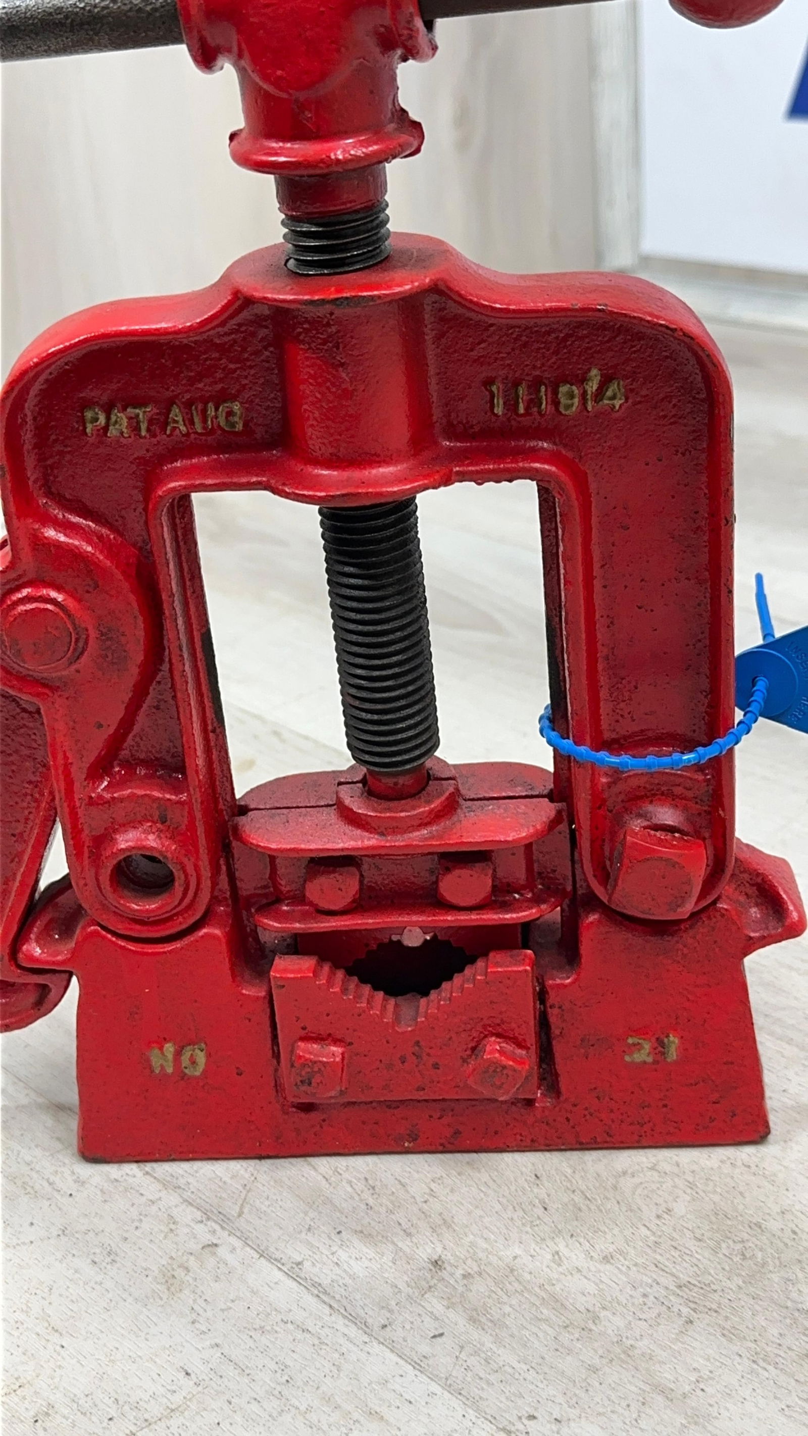 REED PIPE VISE - 6