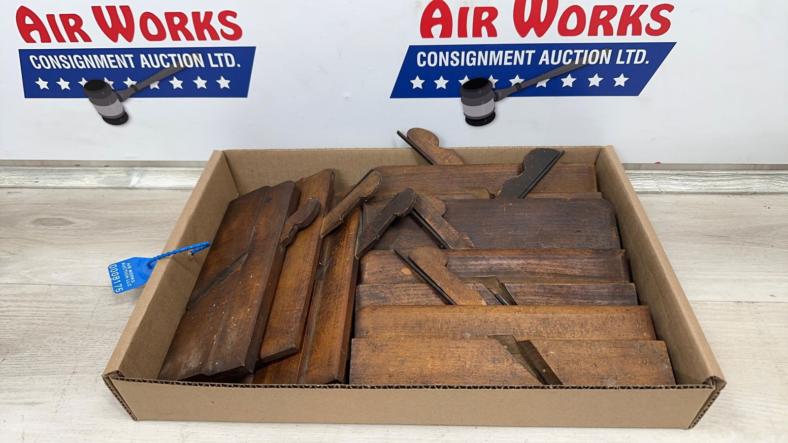 ASSORTED WOOD ROUTING PLANES (1 of 20)