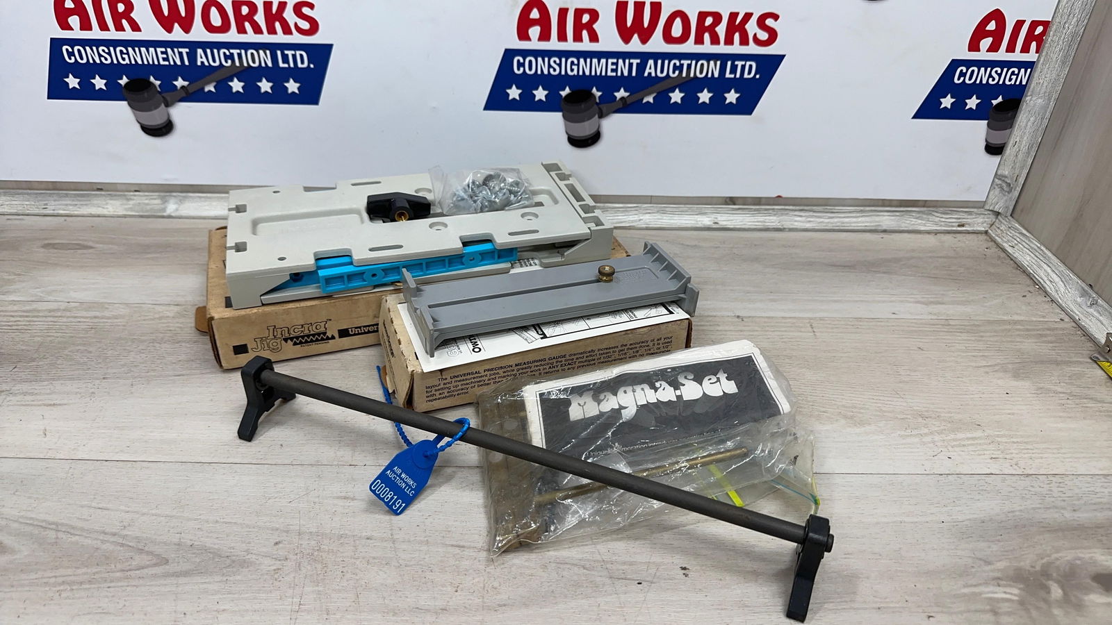 WOOD WORKING TOOLS AND JIGS (1 of 9)