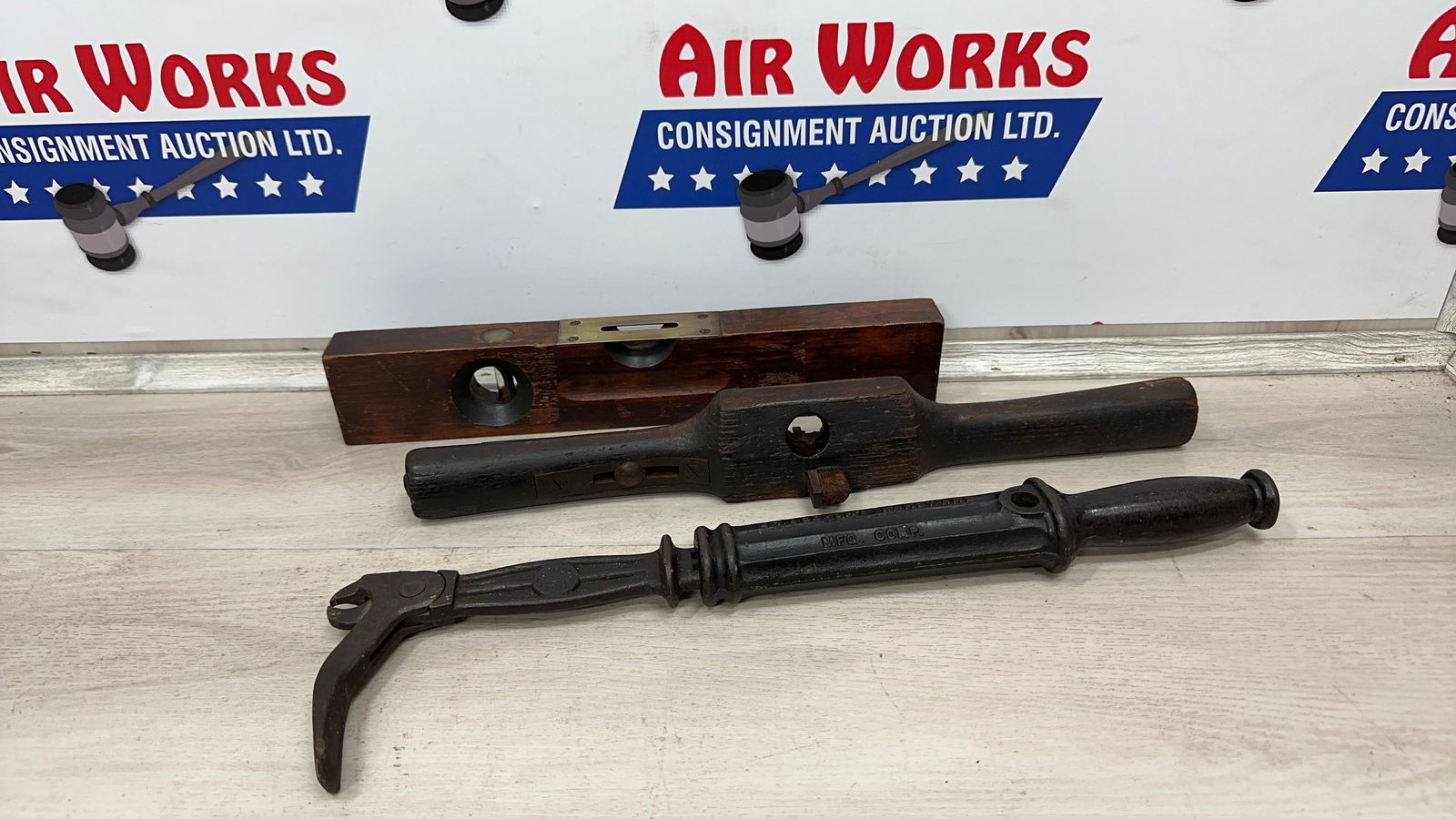 BRIDGEPORT NAIL PULLER, AUGER AND VINTAGE LEVEL: Load-out Pick up for all online purchases for Antiques & collectibles is Monday, Tuesday, Wednesday, February 23rd, 24th, 25th At our shipper's location. We do offer shipping on all items shippabl