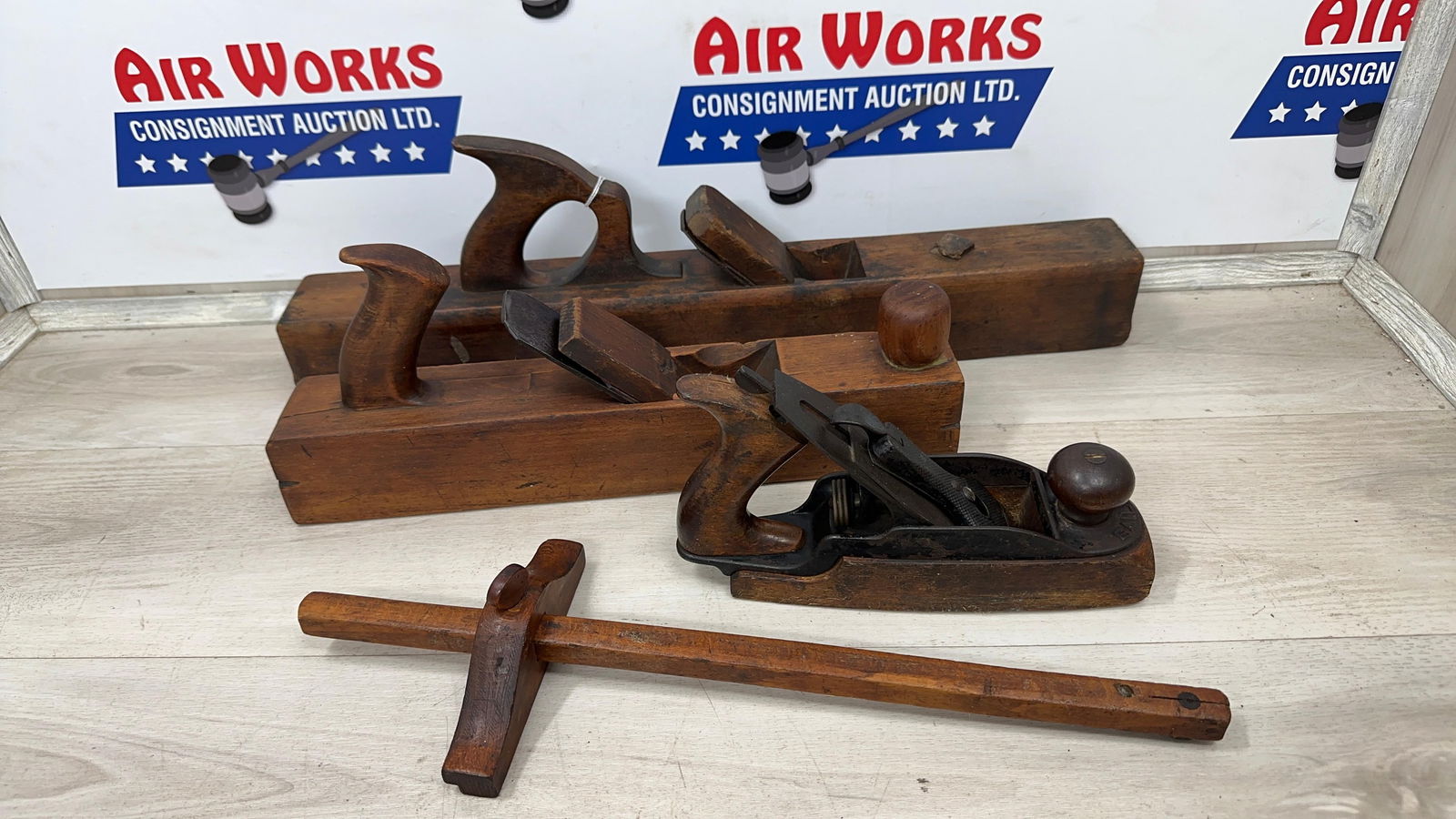 VINTAGE WOOD PLANES AND GUAGE (1 of 18)