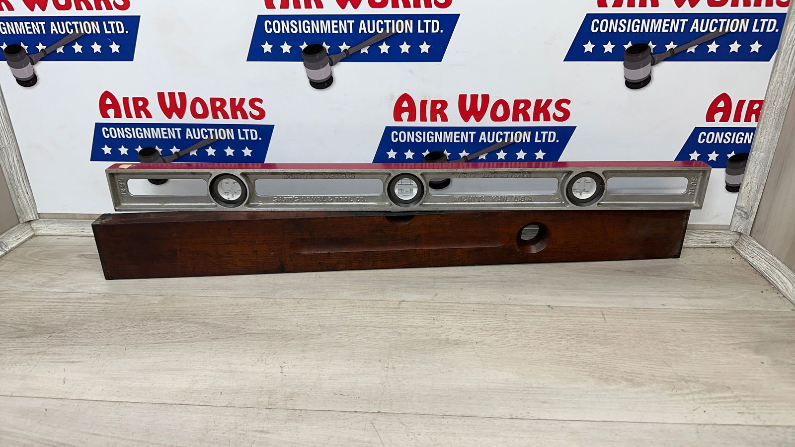 STANLEY WOOD LEVEL AND SANDS ALUMINUM LEVELS 32": Load-out Pick up for all online purchases for Antiques & collectibles is Monday, Tuesday, Wednesday, February 23rd, 24th, 25th At our shipper's location. We do offer shipping on all items