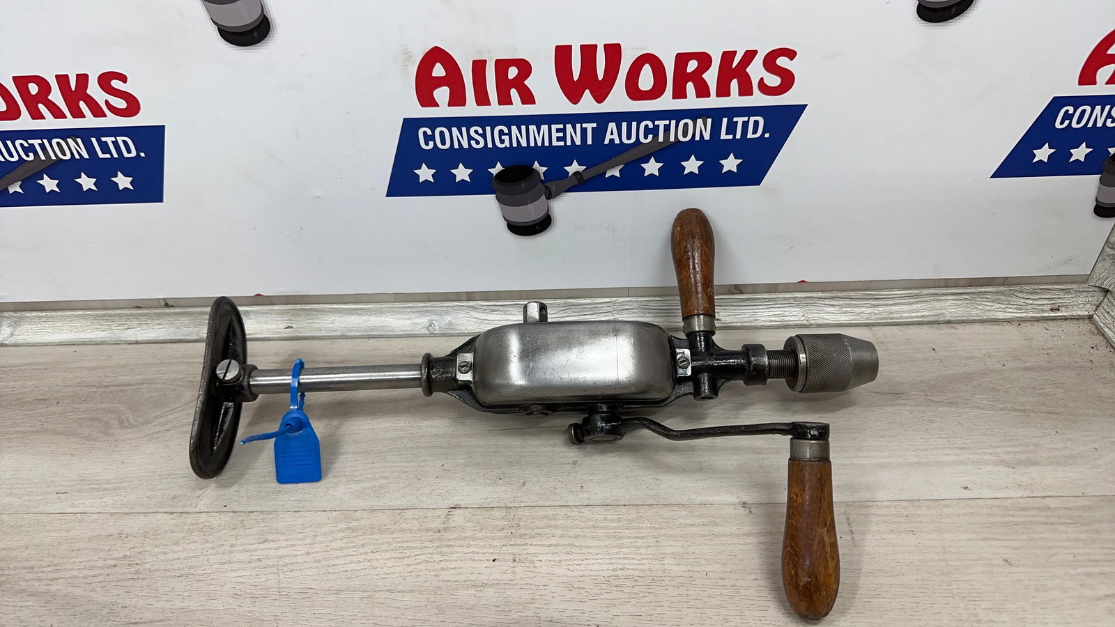 UNMARKED GEAR DRIVEN BREAST DRILL: Load-out Pick up for all online purchases for Antiques & collectibles is Monday, Tuesday, Wednesday, February 23rd, 24th, 25th At our shipper's location. We do offer shipping on all items shippabl