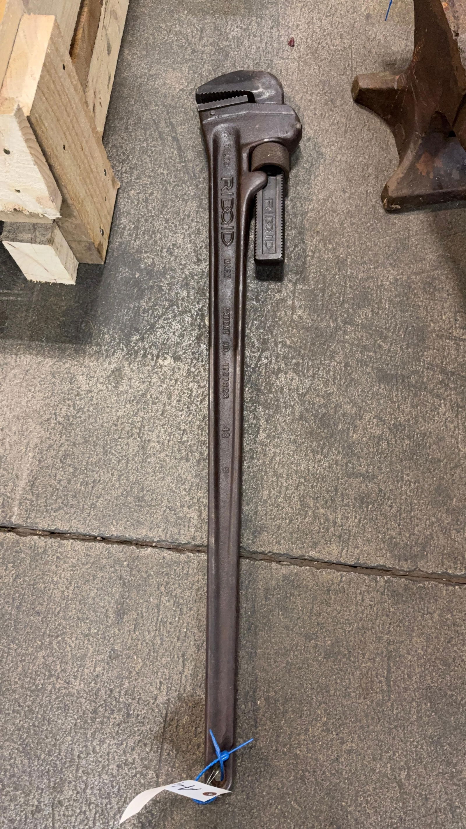 48" RIDGID PIPE WRENCH (1 of 4)