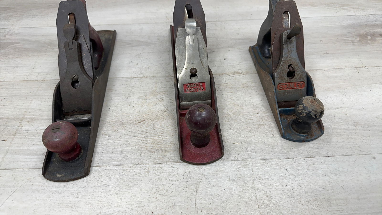 3 HAND PLANES. 2 STANLEY AND 1 UNMARKED (1 of 9)