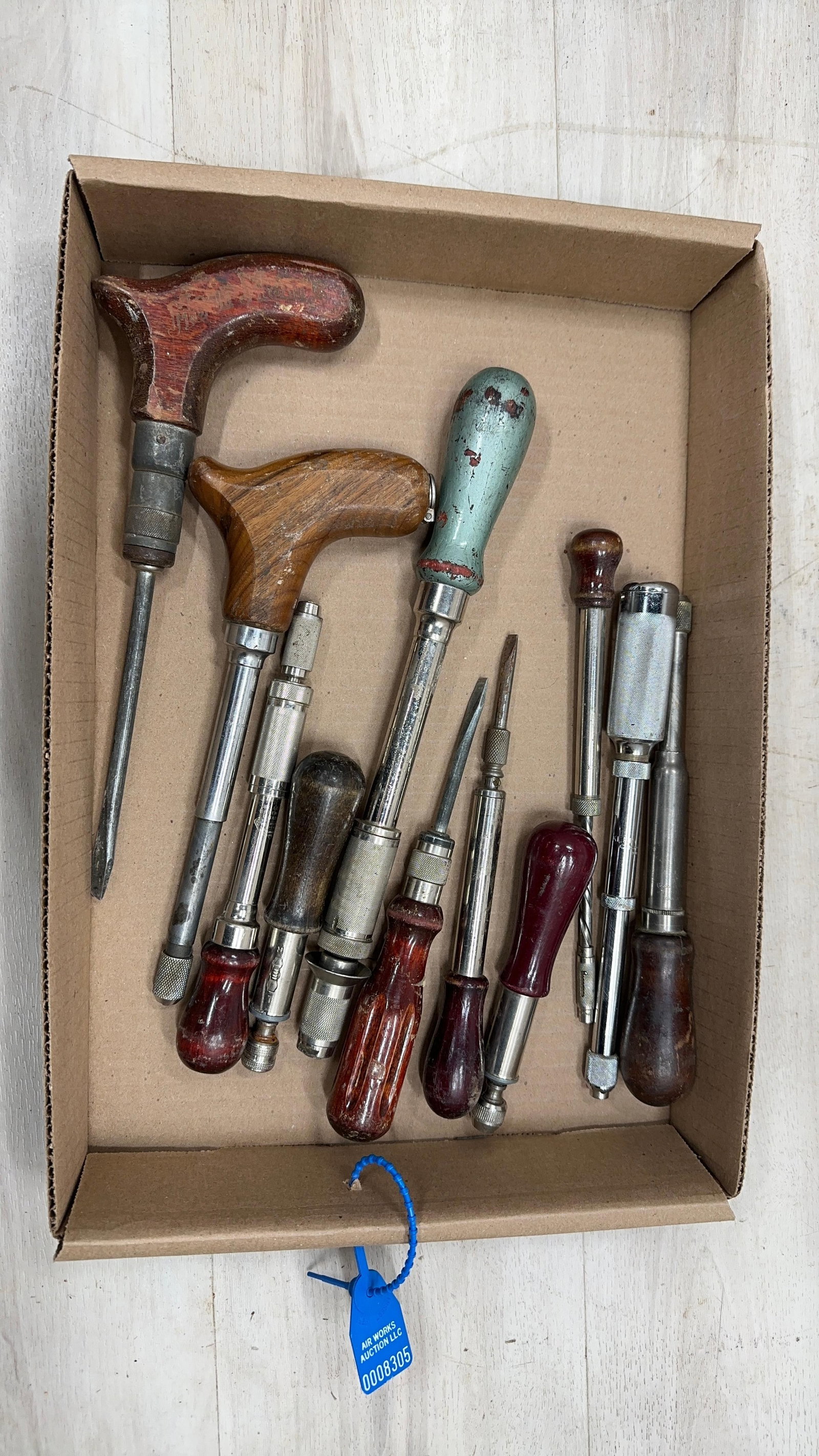 ASSORTED HAND SCEWDRIVERS INCLUDING KLEIN AND MILLERS FALLS (1 of 3)