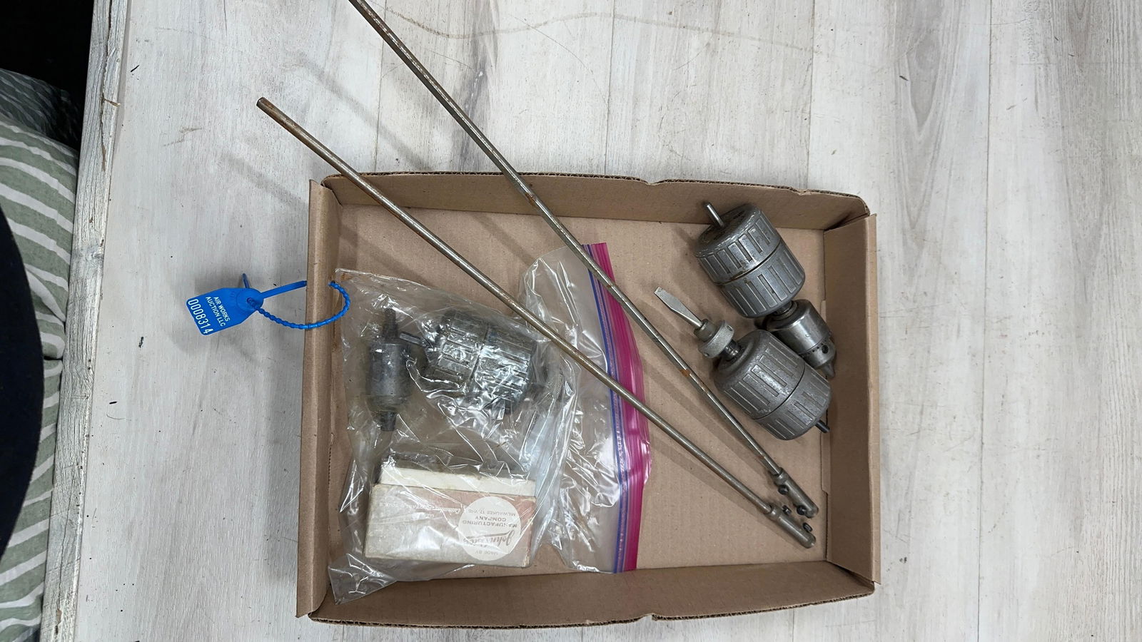 DRILL CHUCKS AND BIT EXTENSIONS (1 of 6)