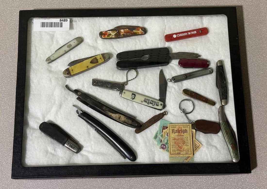 Lot of assorted knives, most are US Made, most need repair, Kabar & more, razors are for parts only (1 of 11)