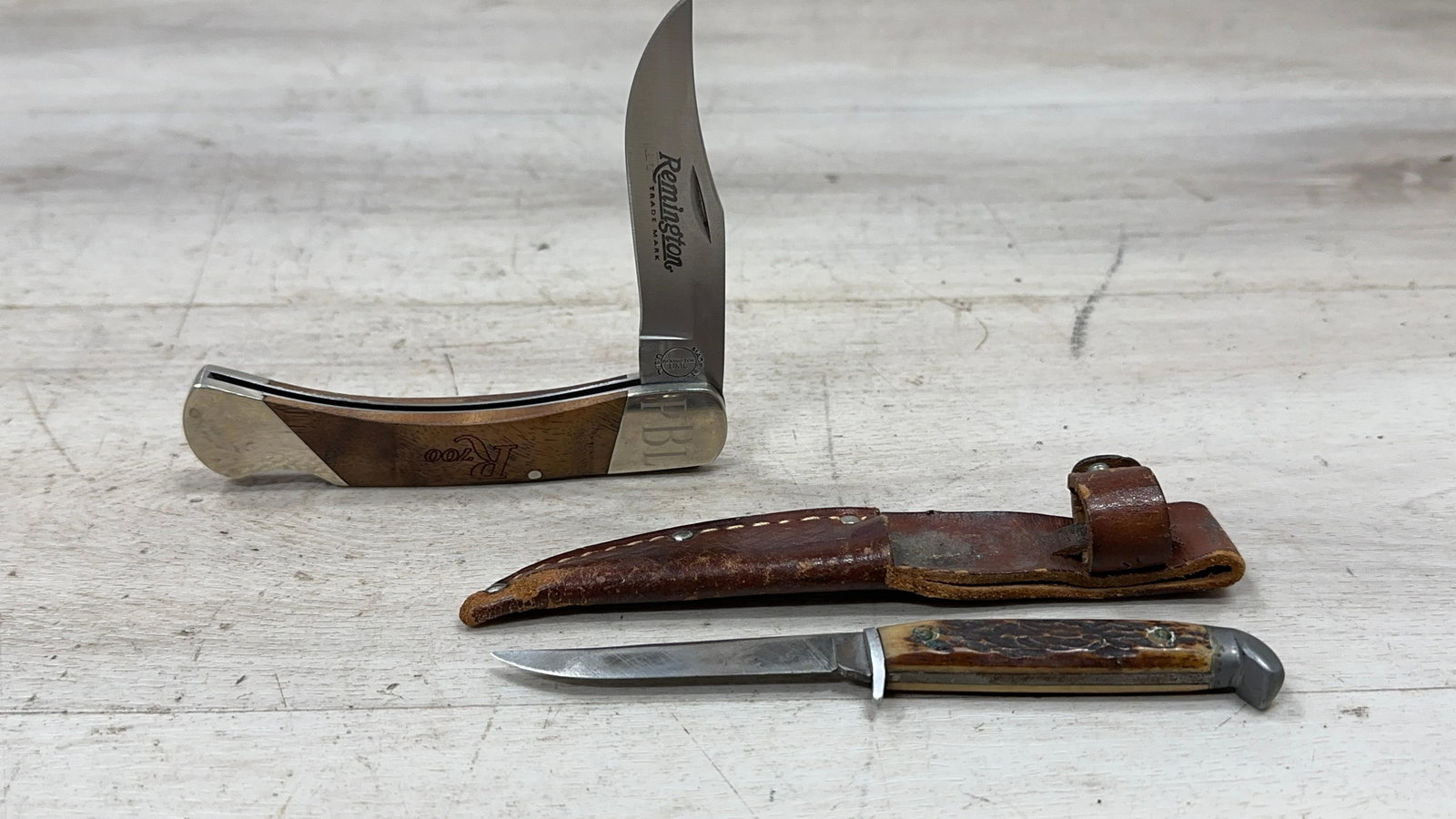 EARLY QUEEN CITY HUNTING KNIFE AND REMINGTON LOCKBACK: Load-out Pick up for all online purchases for Antiques & collectibles is Monday, Tuesday, Wednesday, February 23rd, 24th, 25th At our shipper's location. We do offer shipping on all items shippabl