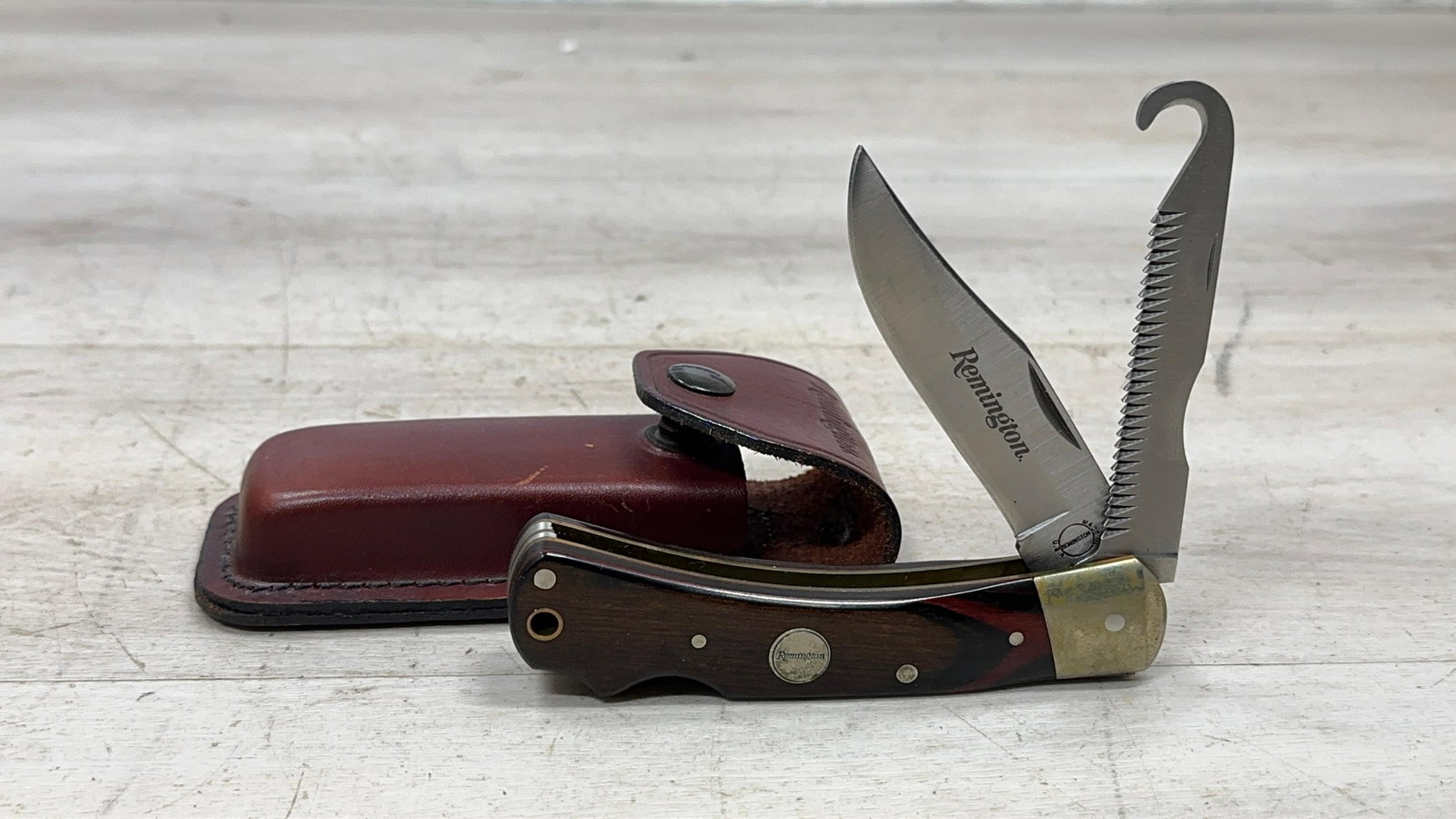 REMINGTON BIG GAME LOCKBACK IN SHEATH: Load-out Pick up for all online purchases for Antiques & collectibles is Monday, Tuesday, Wednesday, February 23rd, 24th, 25th At our shipper's location. We do offer shipping on all items shippabl