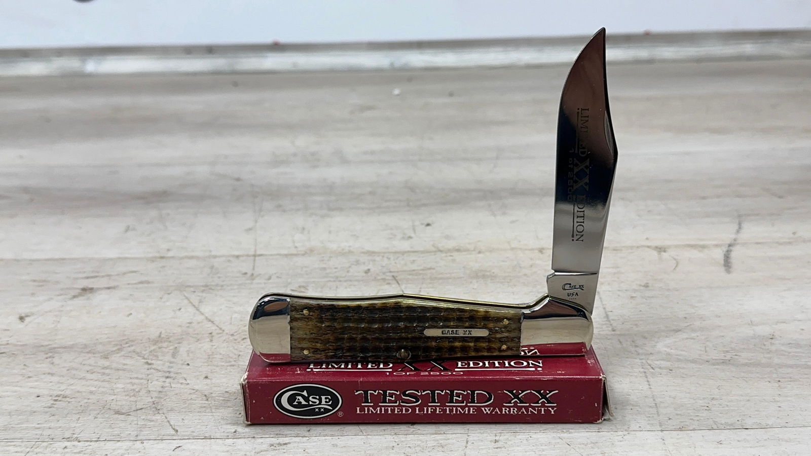 1996 CASE XX LARGE COKE BOTTLE GREEN BONE C61050: Load-out Pick up for all online purchases for Antiques & collectibles is Monday, Tuesday, Wednesday, February 23rd, 24th, 25th At our shipper's location. We do offer shipping on all items shippabl