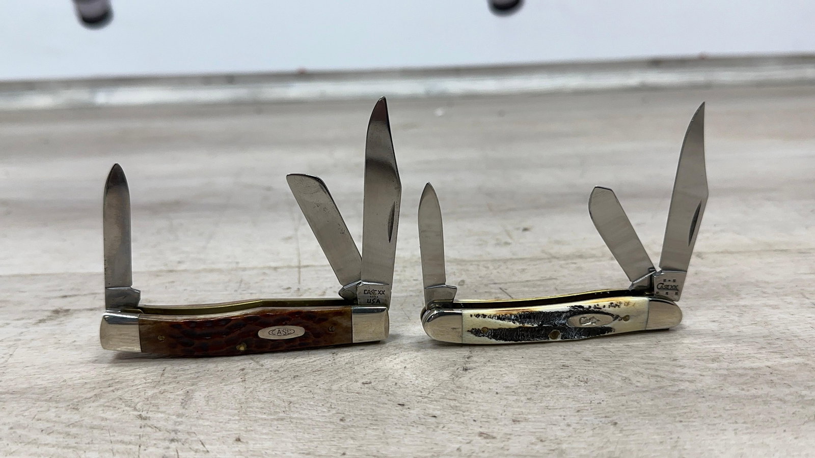 2- CASE XX KNIVES. 2014 BONE STAG SMALL STOCKMAN. 1986 MED STOCKMAN: Load-out Pick up for all online purchases for Antiques & collectibles is Monday, Tuesday, Wednesday, February 23rd, 24th, 25th At our shipper's location. We do offer shipping on all items shippabl